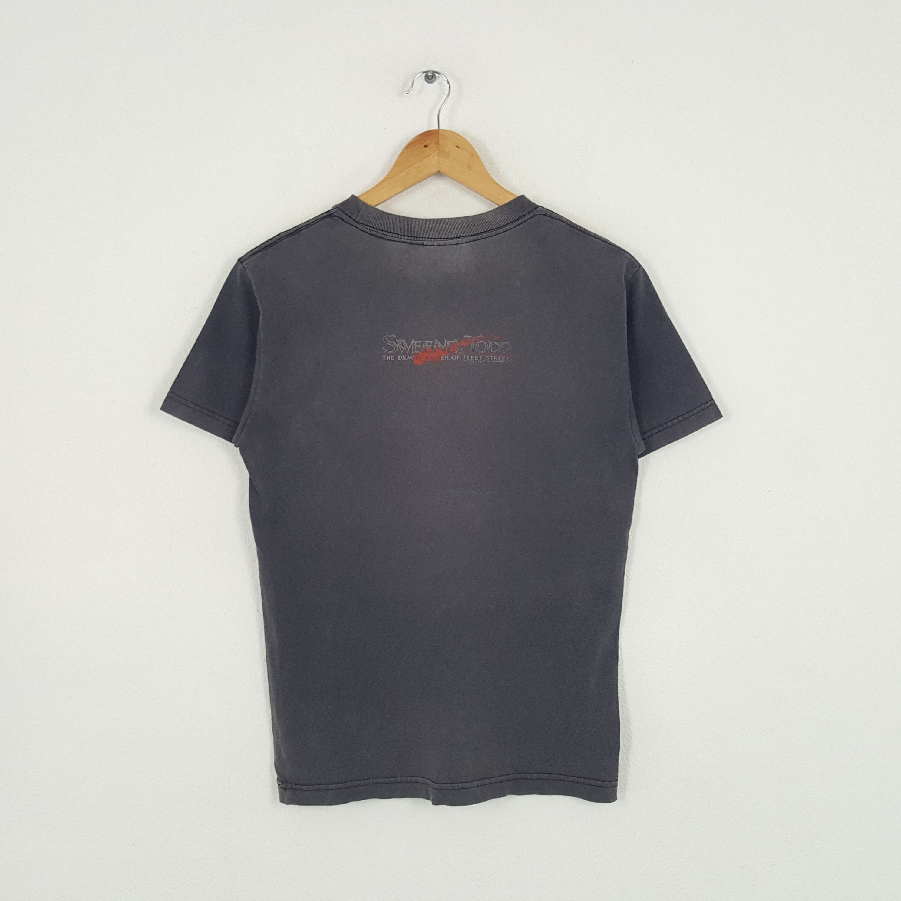 Vintage Vintage Sweeney Todd Driven By Revenge Horror Movie Tshirt Size US S / EU 44-46 / 1 - 3 Thumbnail