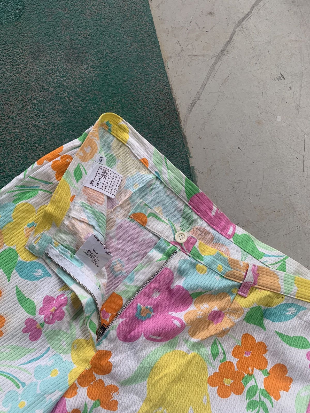 United Colors Of Benetton Floral Pants United Colors of Benetton Size 31" - 4 Thumbnail
