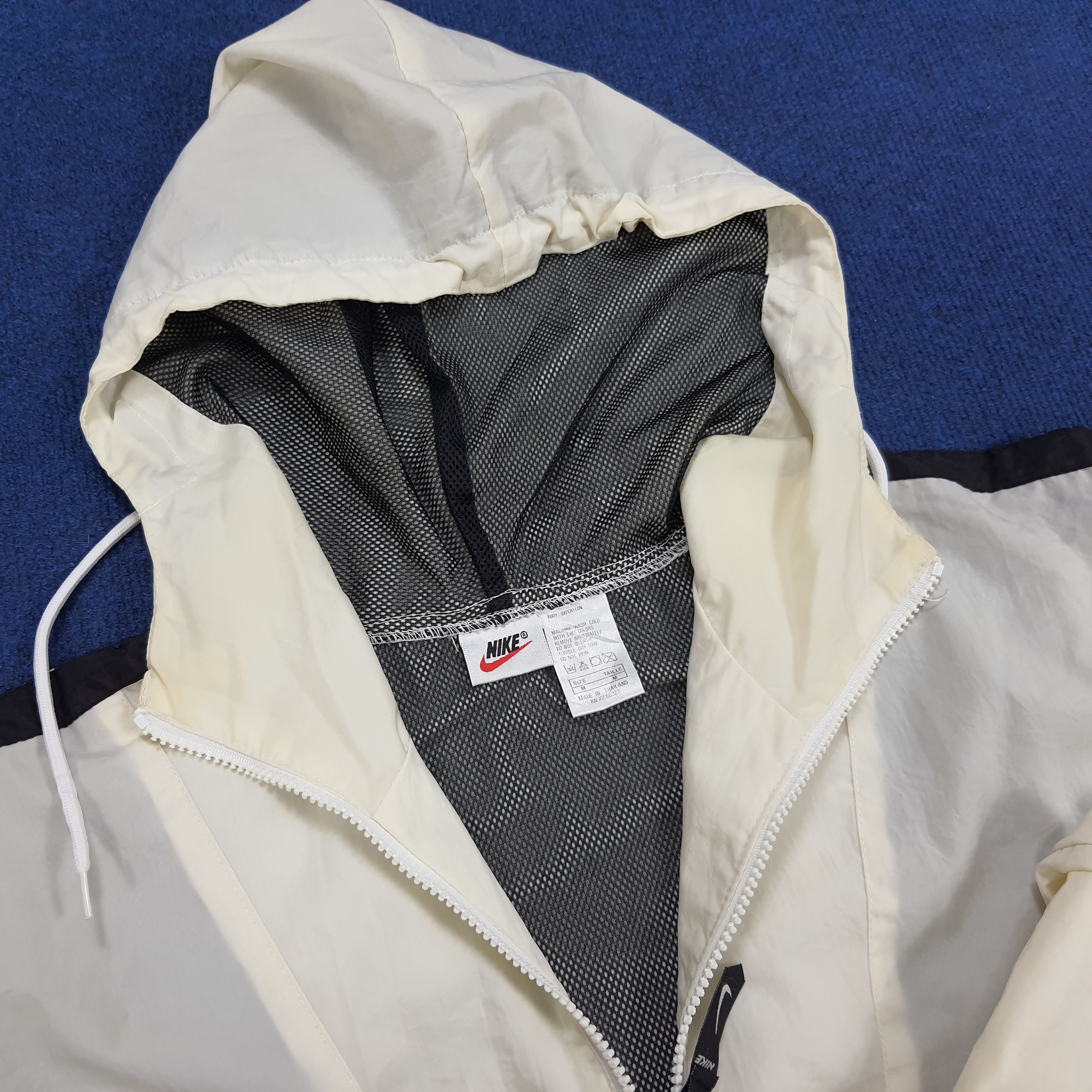 Japanese Brand × Nike × Vintage Vintage Nike Center Logo Hoodie Windbreaker Jacket Size US XL / EU 56 / 4 - 4 Thumbnail