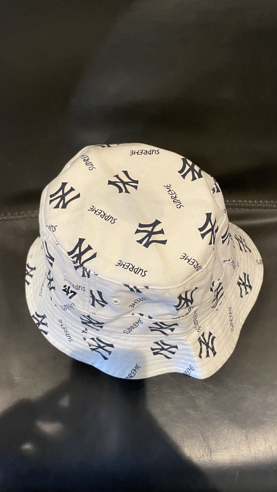47 Brand × New York Yankees × Supreme Supreme x NY Yankees All Over Print Bucket Hat–White M/Large Size ONE SIZE - 3 Thumbnail