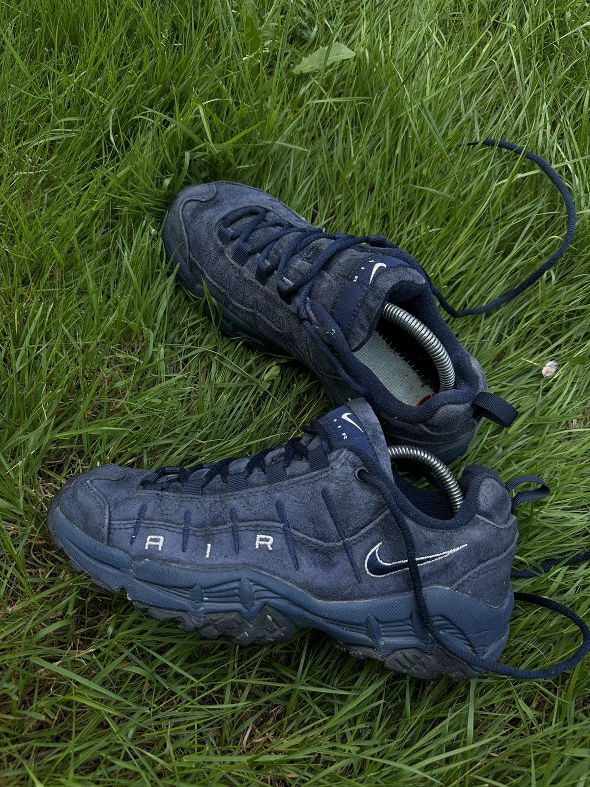 The 1975 × Vintage Baskets Nike Air Perish 1999s Size US 8.5 / EU 41-42 - 1 Thumbnail