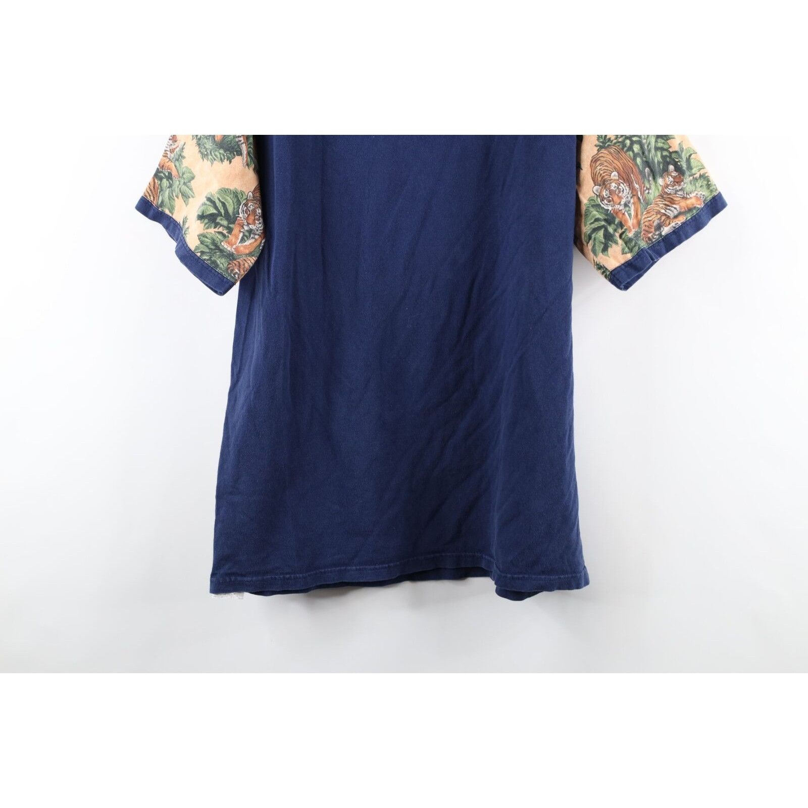 Majestic × Vintage Vintage Majestic Distressed Detroit Tigers Baseball T-Shirt Size US L / EU 52-54 / 3 - 10 Thumbnail