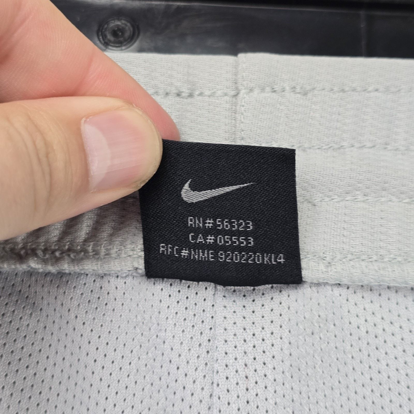 Nike Vintage Nike Basketball Shorts Mens XL Dazzle Shiny Y2K Size US 43 - 7 Thumbnail