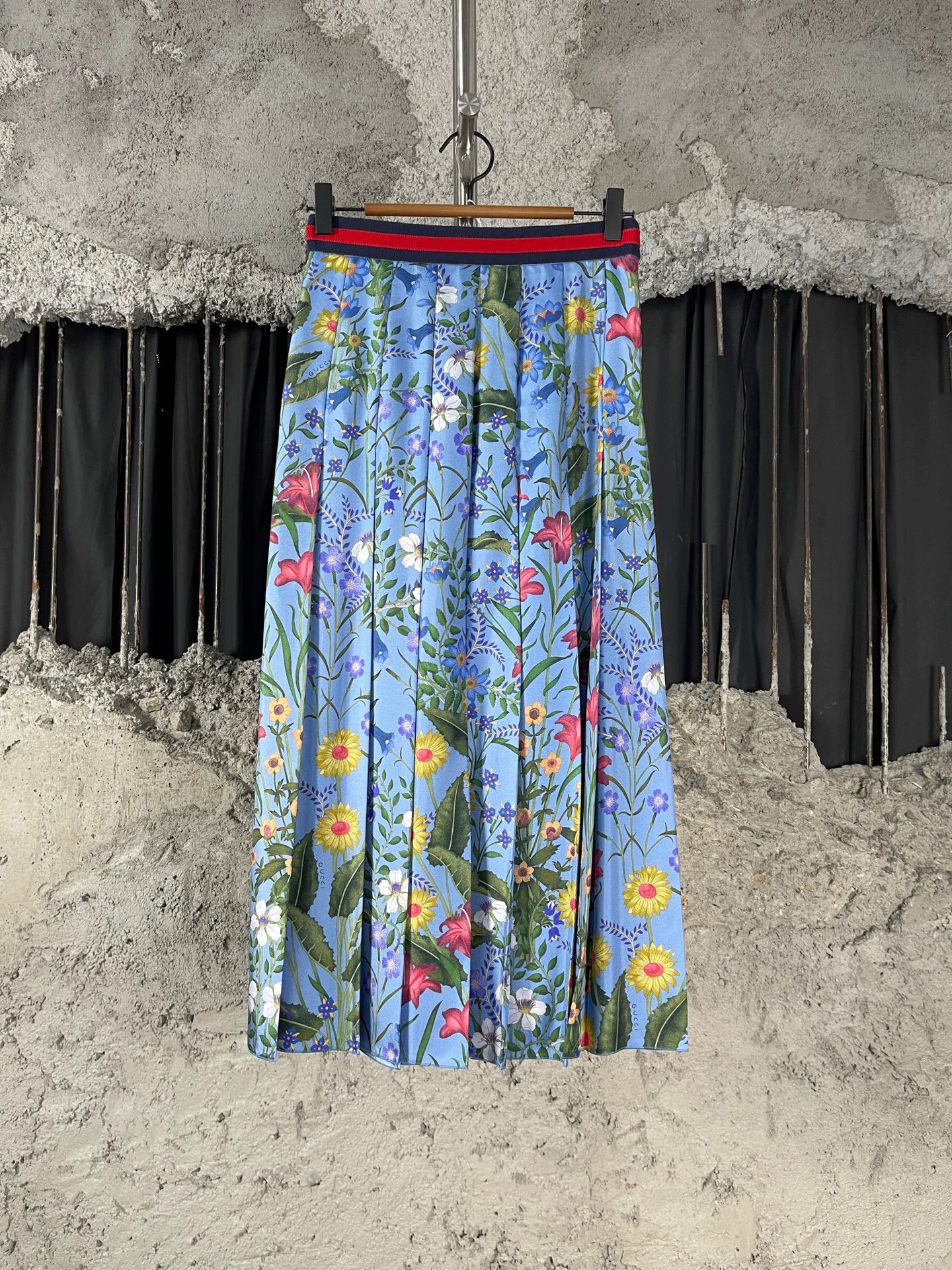 Gucci Gucci long dress size 38 99 new Size XS / US 0-2 / IT 36-38 - 1 Thumbnail