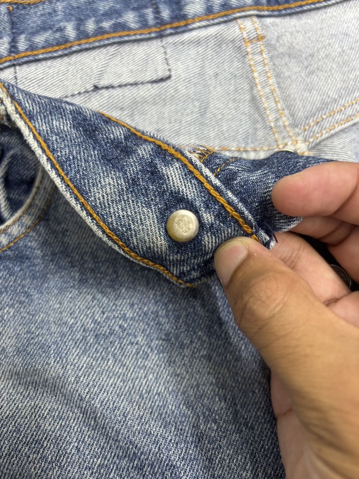 Levi's VINTAGE LEVIS 501 CROP DISTRESSED DENIM Size US 28 / EU 44 - 12 Thumbnail