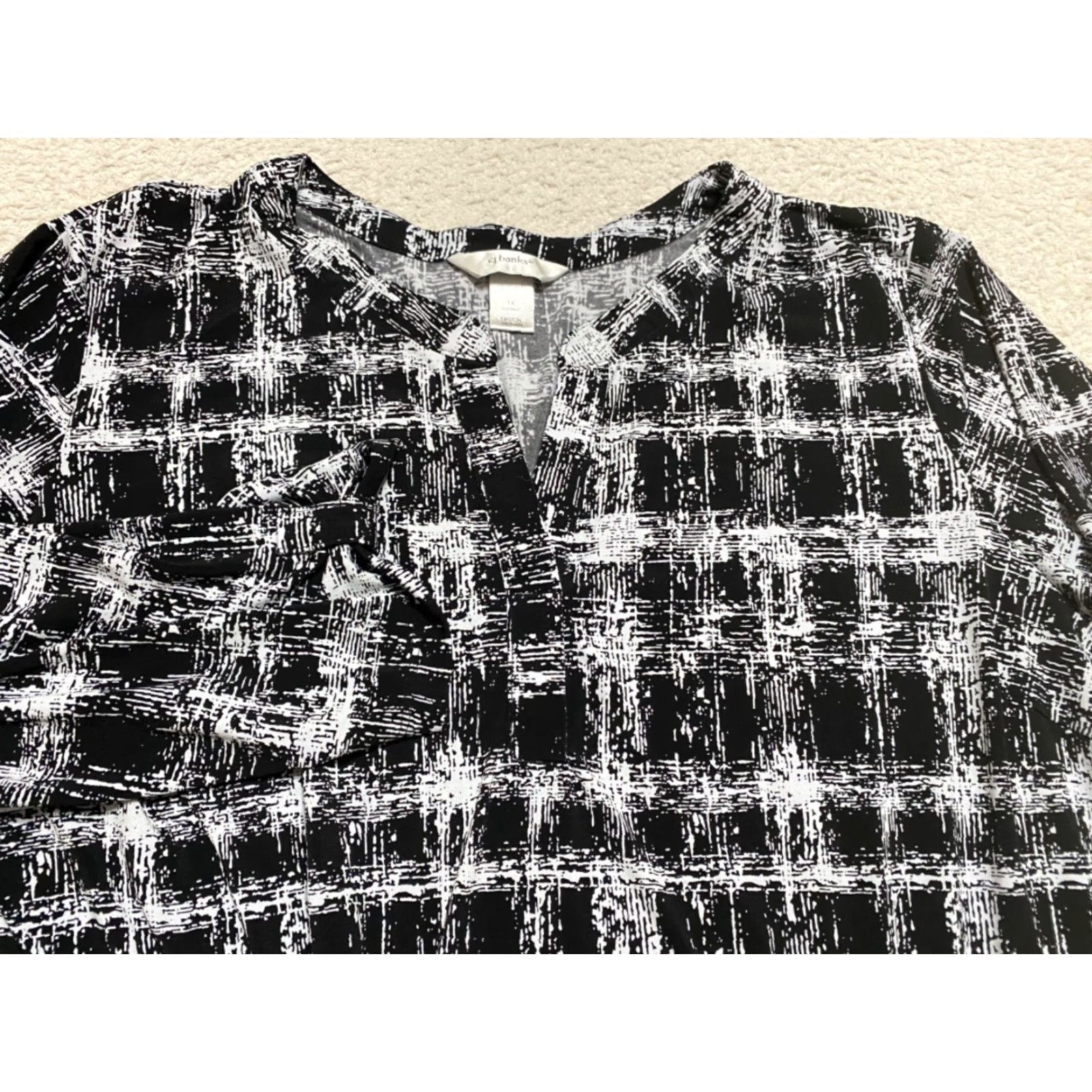 Vintage CJ Banks Womens 1X Plus Shirt Black Geometric 3/4 Sleeve Polyester V-Neck Size XL / US 12-14 / IT 48-50 - 2 Thumbnail