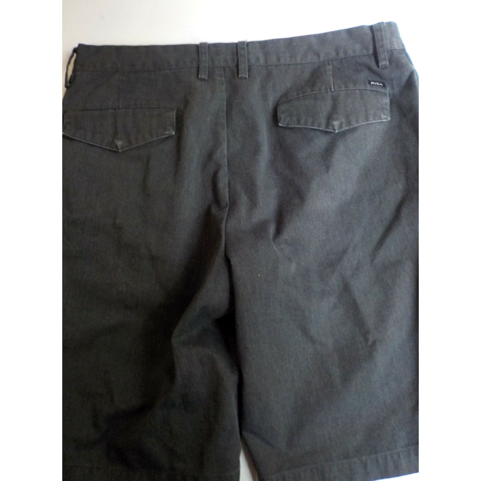 RVCA RVCA Flat Front Chino Style Shorts Gray Cotton/Poly SZ 36 Mens Flat Front 11 Inseam 5 Pockets Great Condition Size US 36 / EU 52 - 4 Thumbnail