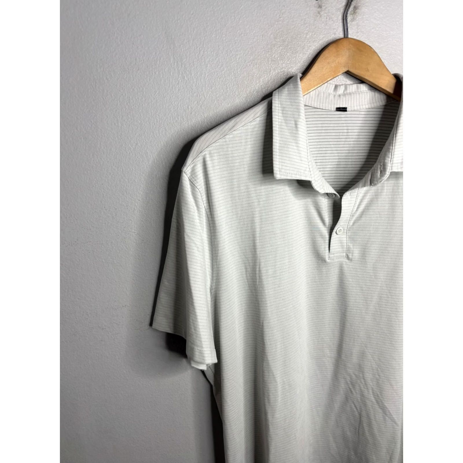 Lululemon Lululemon Polo Shirt Mens XL Light Gray Stripe Golf Athletic Performance Shirt Size US XL / EU 56 / 4 - 2 Thumbnail