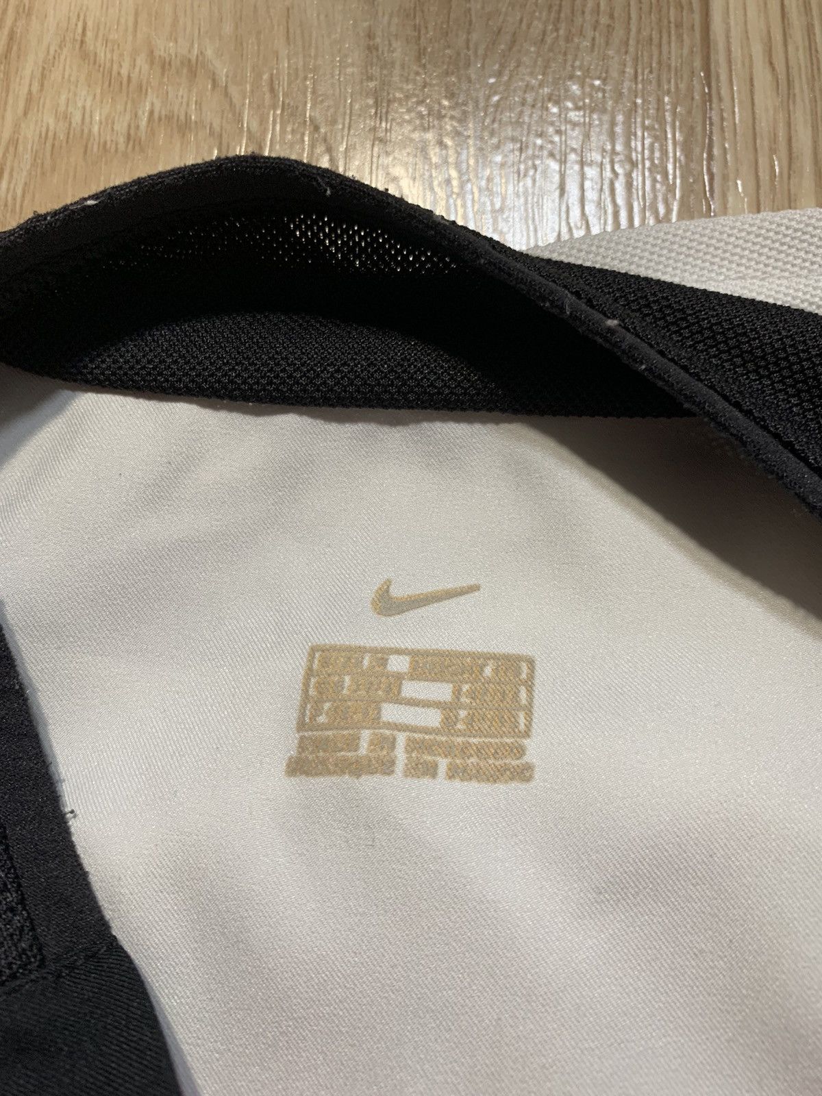 Nike Vintage Nike Manchester United Vodafone Soccer Jersey size M Size US M / EU 48-50 / 2 - 15 Thumbnail
