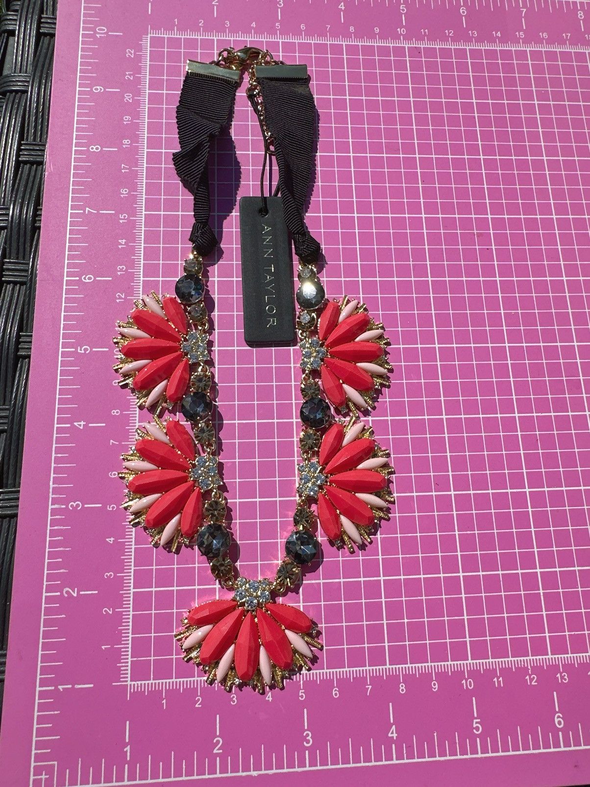 Ann Taylor Ann Taylor orange pink flower necklace good tone black Size ONE SIZE - 2 Thumbnail