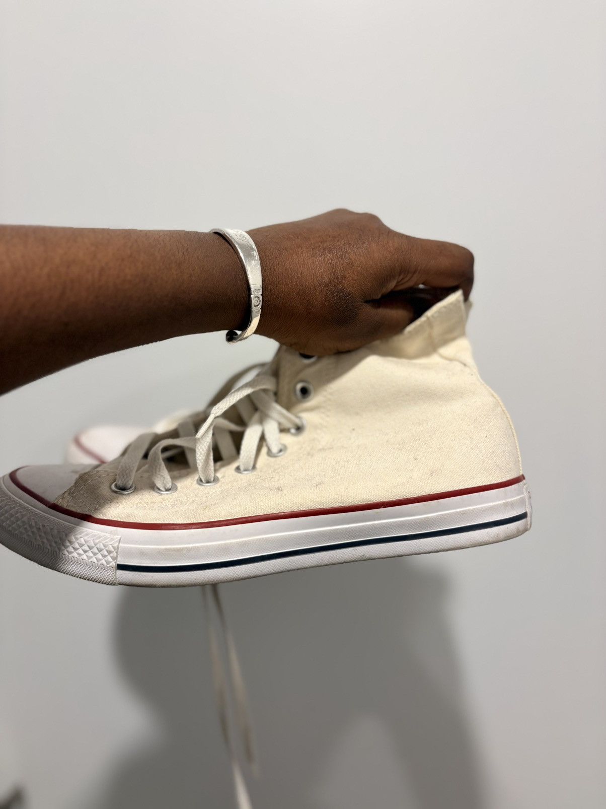 Converse High Top White Converse Sneakers Size US 7 / EU 40 - 3 Thumbnail