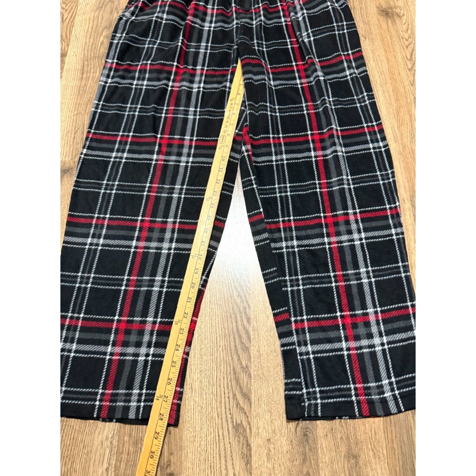 Joe Boxer VINTAGE Joe Boxer Pants Men XL Black White Red Plaid Sleepwear Pants Tie Waist (This line intentionally not included as vintage; if not vintage, omit) Size US 36 / EU 52 - 7 Thumbnail