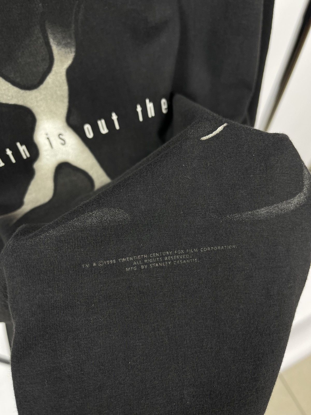 Vintage Vintage 1995 The X Files The Truth Men’s T-Shirt Size XL Size US XL / EU 56 / 4 - 7 Thumbnail