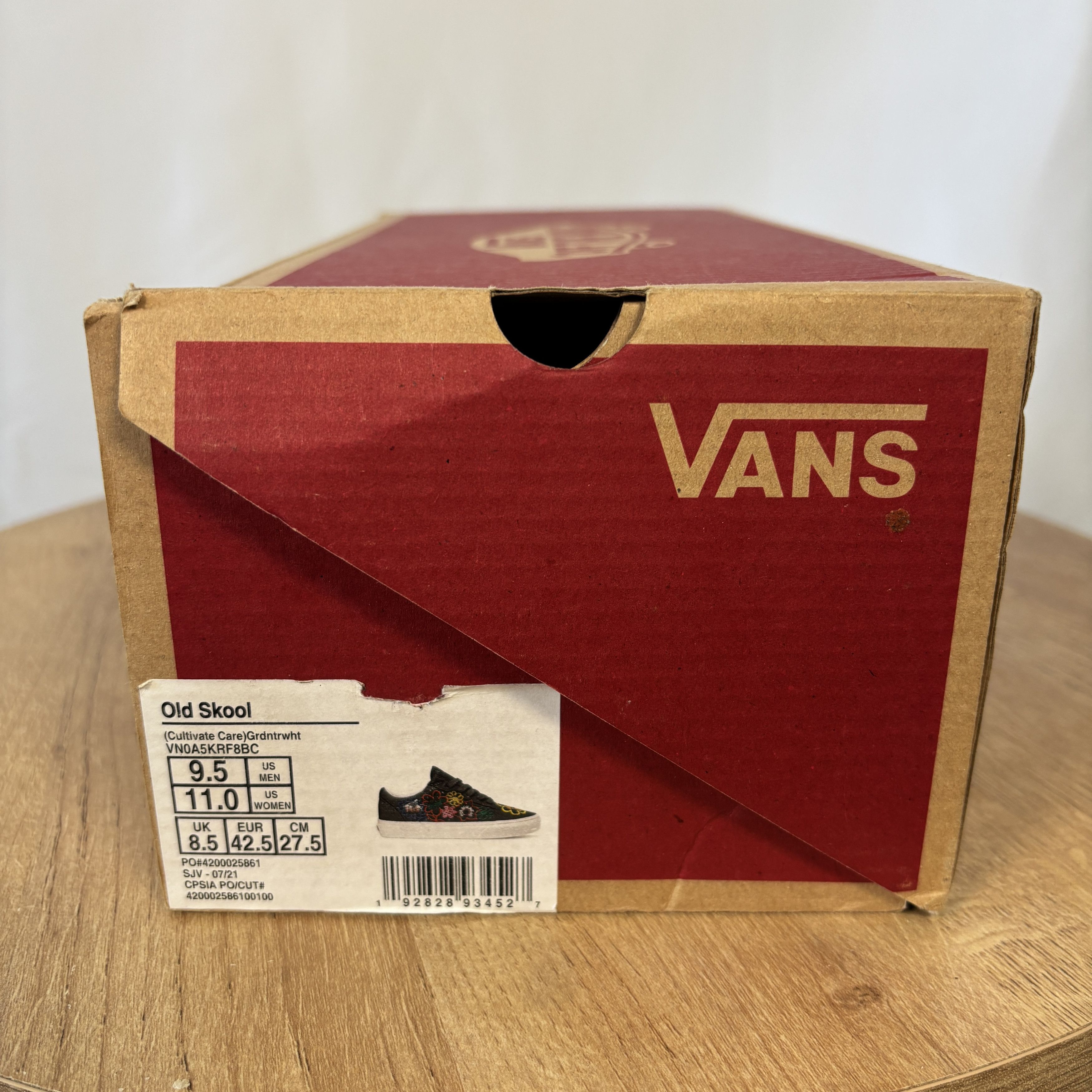 Vans Vans Cultivate Care Old Skool 9.5M Size US 9.5 / EU 42-43 - 2 Thumbnail