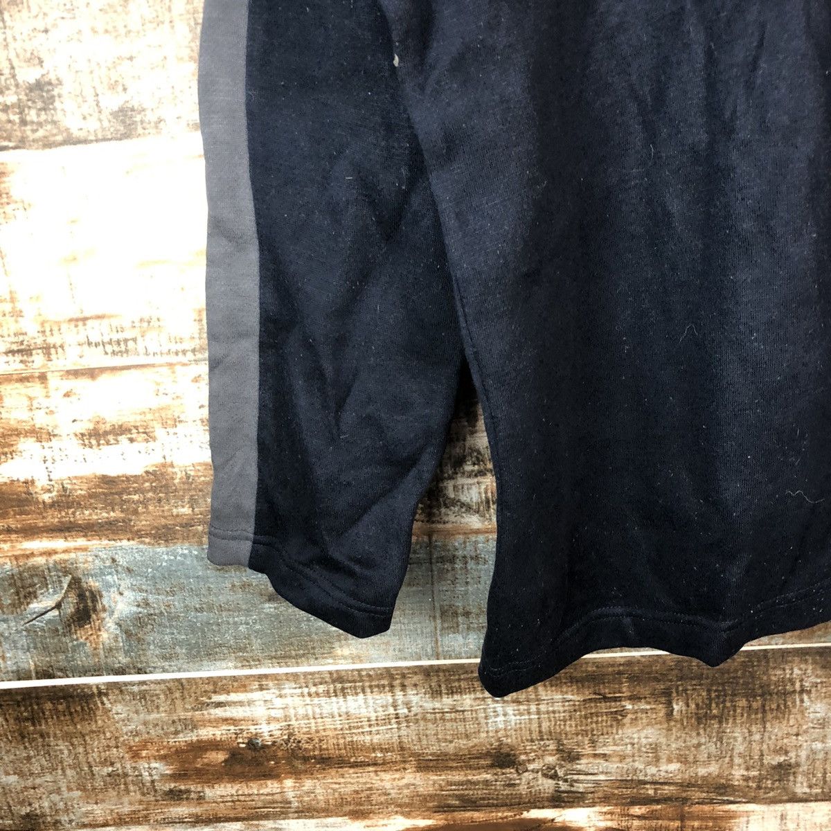 Uniqlo Uniqlo japan vintage Black Sweatshirt #A2058 Size US XL / EU 56 / 4 - 7 Thumbnail