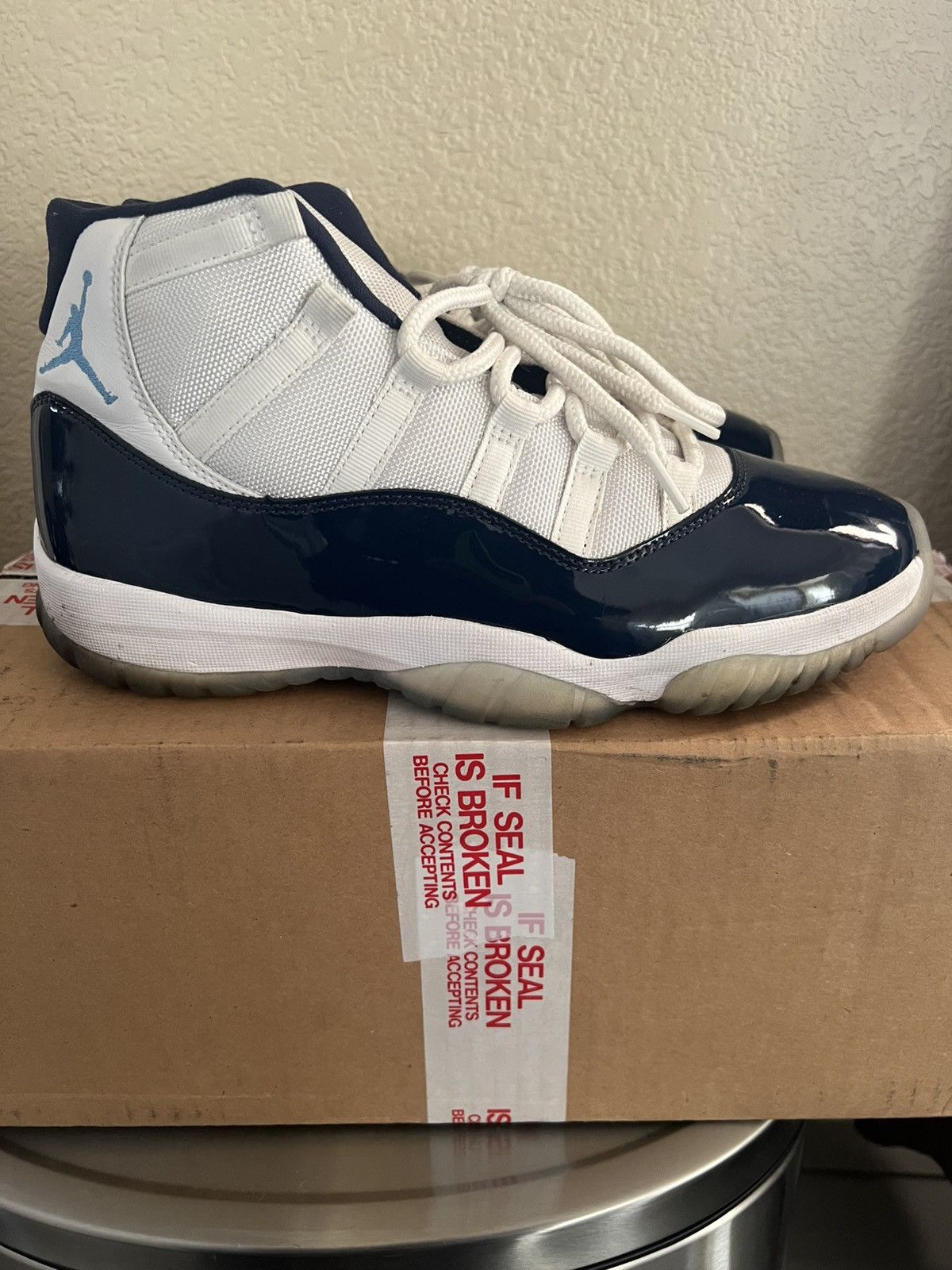 Jordan Brand Air Jordan 11 UNC Win Like 82 Size US 10 / EU 43 - 2 Thumbnail
