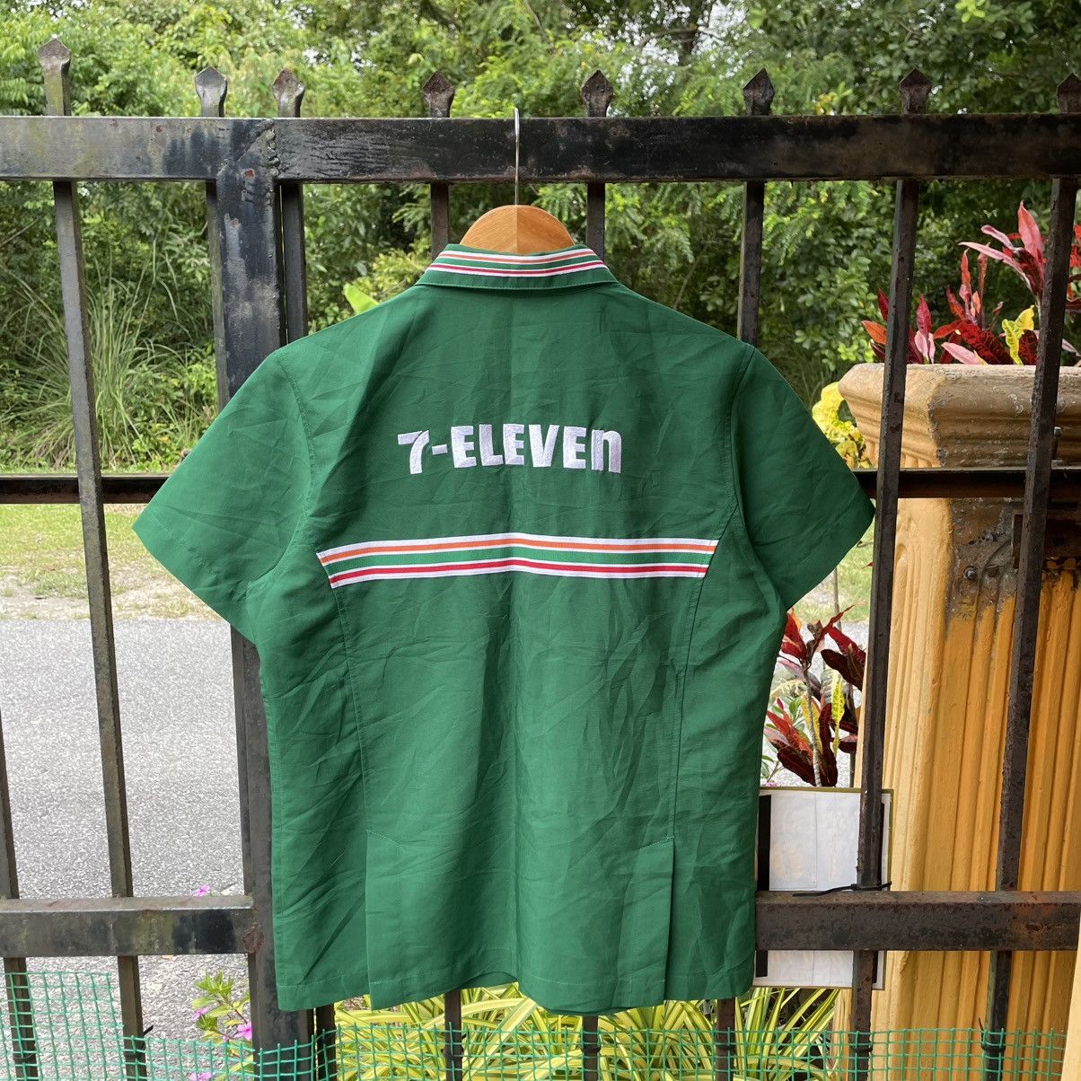 Vintage 🔥Vintage Seven Eleven Big Logo Full Zipper Uniform Shirts Size US M / EU 48-50 / 2 - 1 Thumbnail