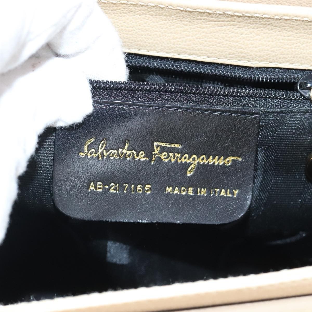 Salvatore Ferragamo Salvatore Ferragamo Gancini Shoulder Bag Leather Beige Gold Size ONE SIZE - 12 Thumbnail