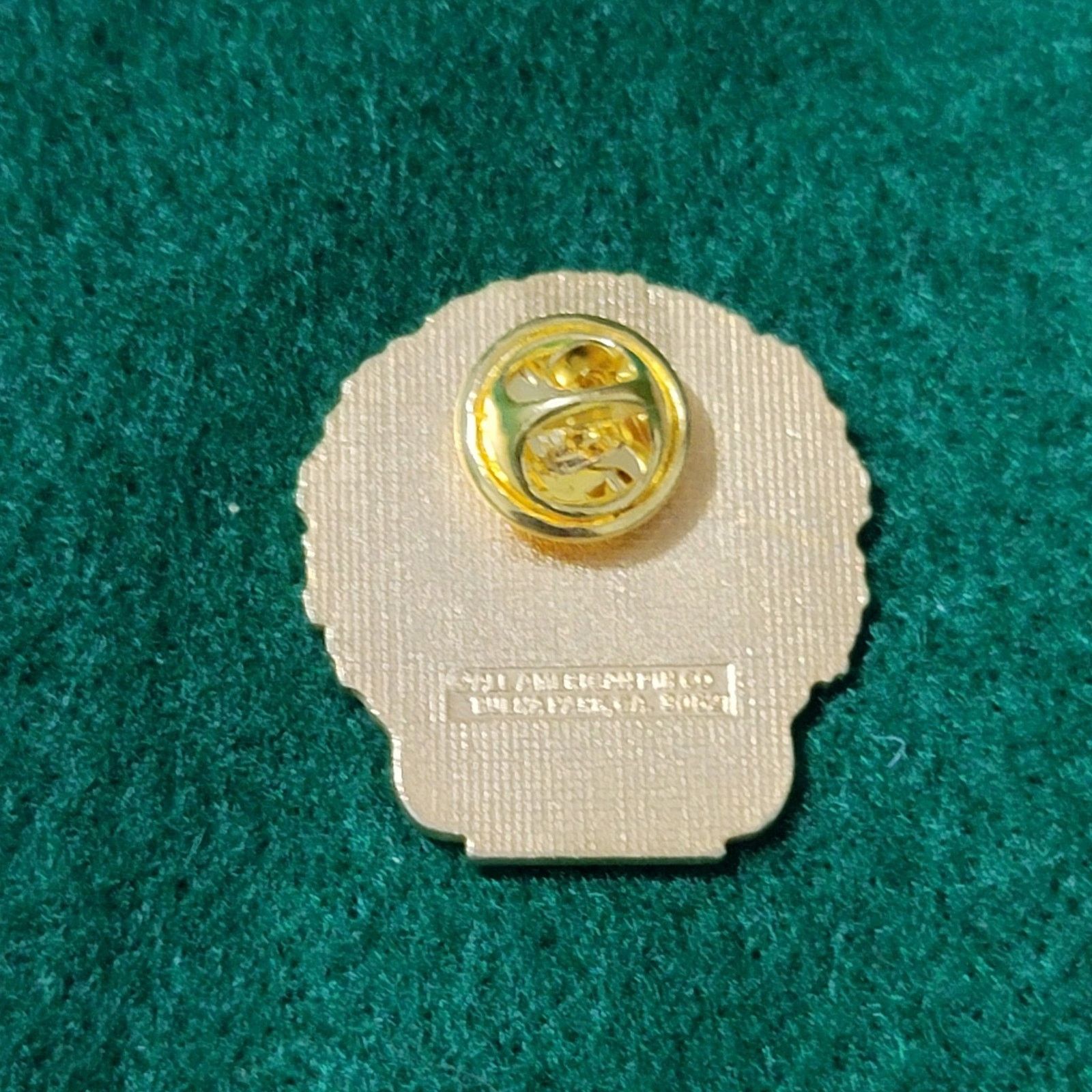 The Unbranded Brand Vtg 1987 Happy Holidays First American Trust Teddy Bear Pin Size ONE SIZE - 2 Thumbnail