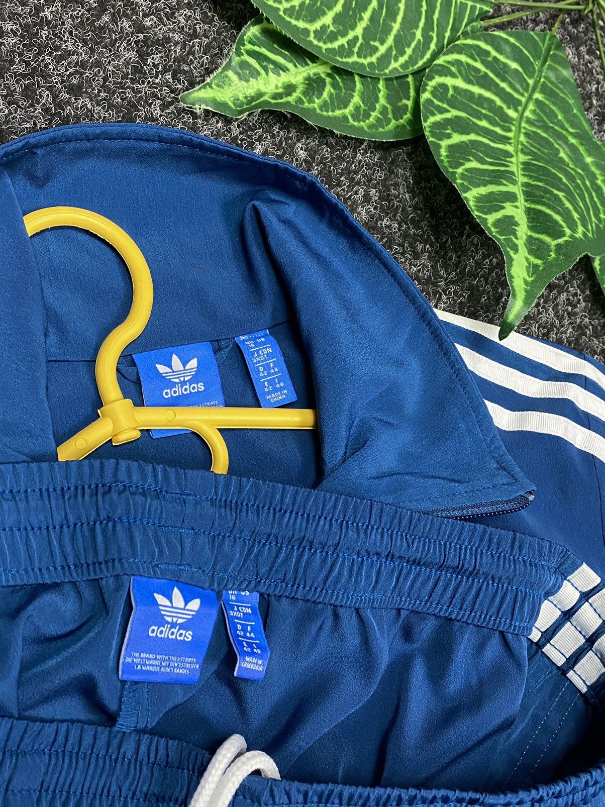 Adidas Women's tracksuit Adidas Essential y2k hype size s/M Size 34" / US 12 / IT 48 - 6 Thumbnail