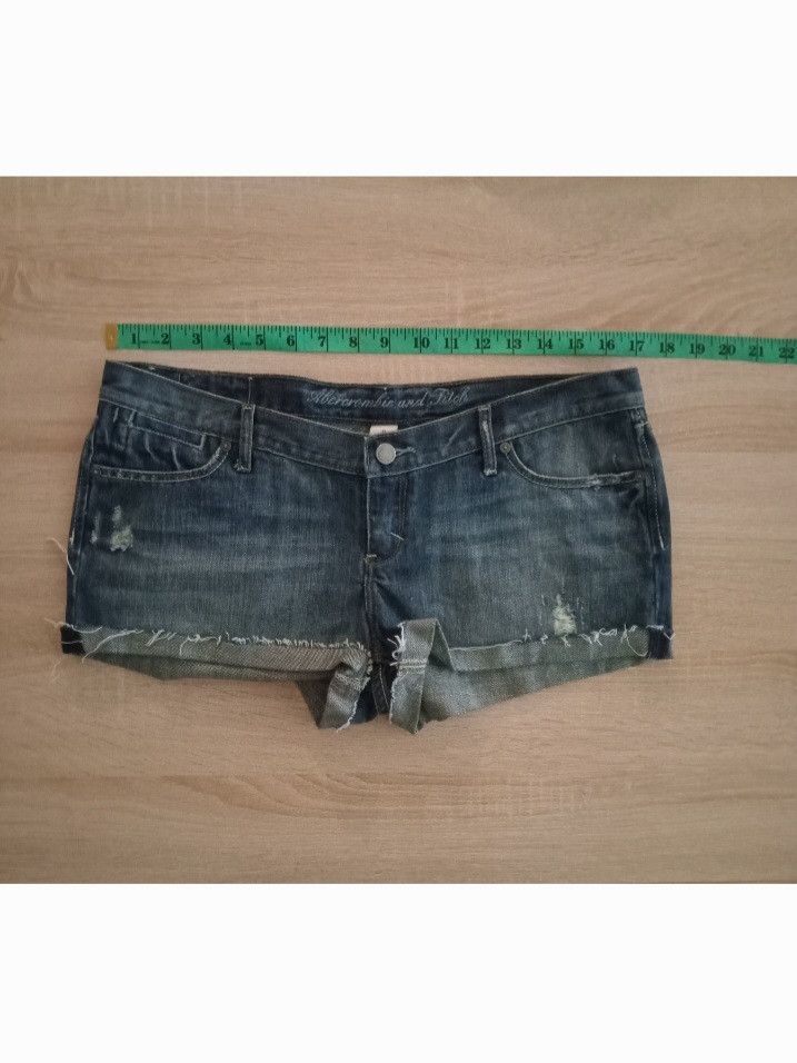 Abercrombie & Fitch Abercrombie & Fitch Distressed Denim Hot Shorts Women's Size 30" / US 8 / IT 44 - 6 Thumbnail