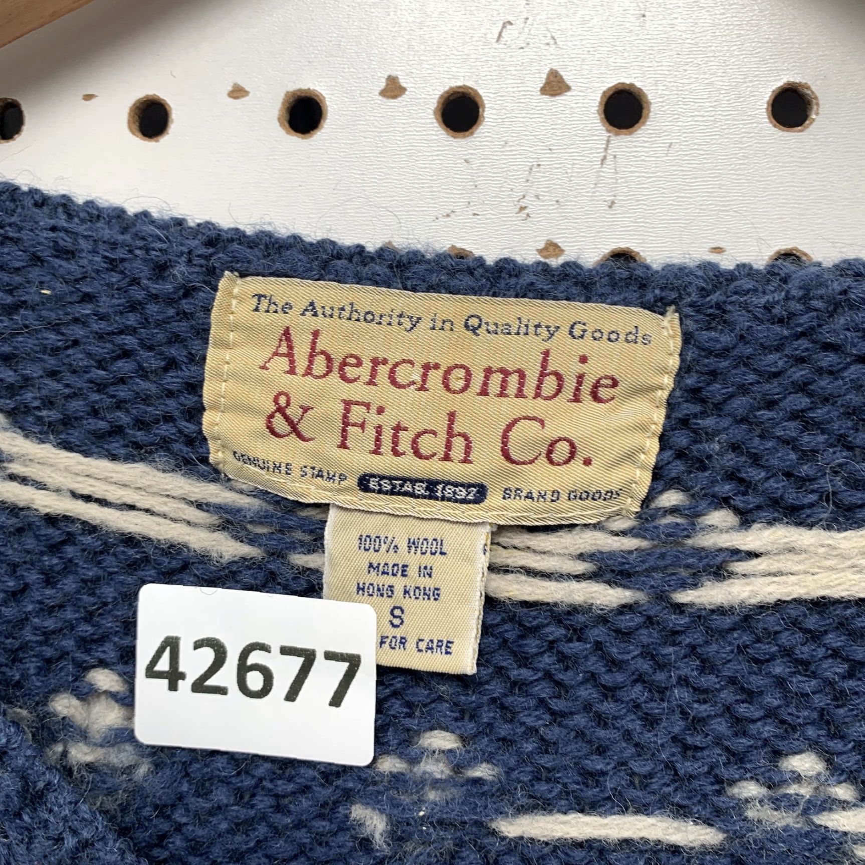 Abercrombie & Fitch VINTAGE 90s Abercrombie & Fitch Wool Sweater Blue Small Graphic Print V-Neck Long Sleeve Casual Womens Size S / US 4 / IT 40 - 2 Thumbnail