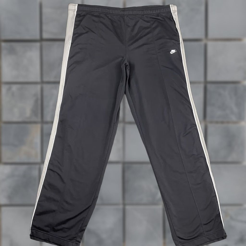 Nike VINTAGE Nike Pants Mens 2XL Black Track Pants Baggy Y2K Streetwear Waist 40in Pockets Elastic Waistband Size US 39 - 1 Thumbnail