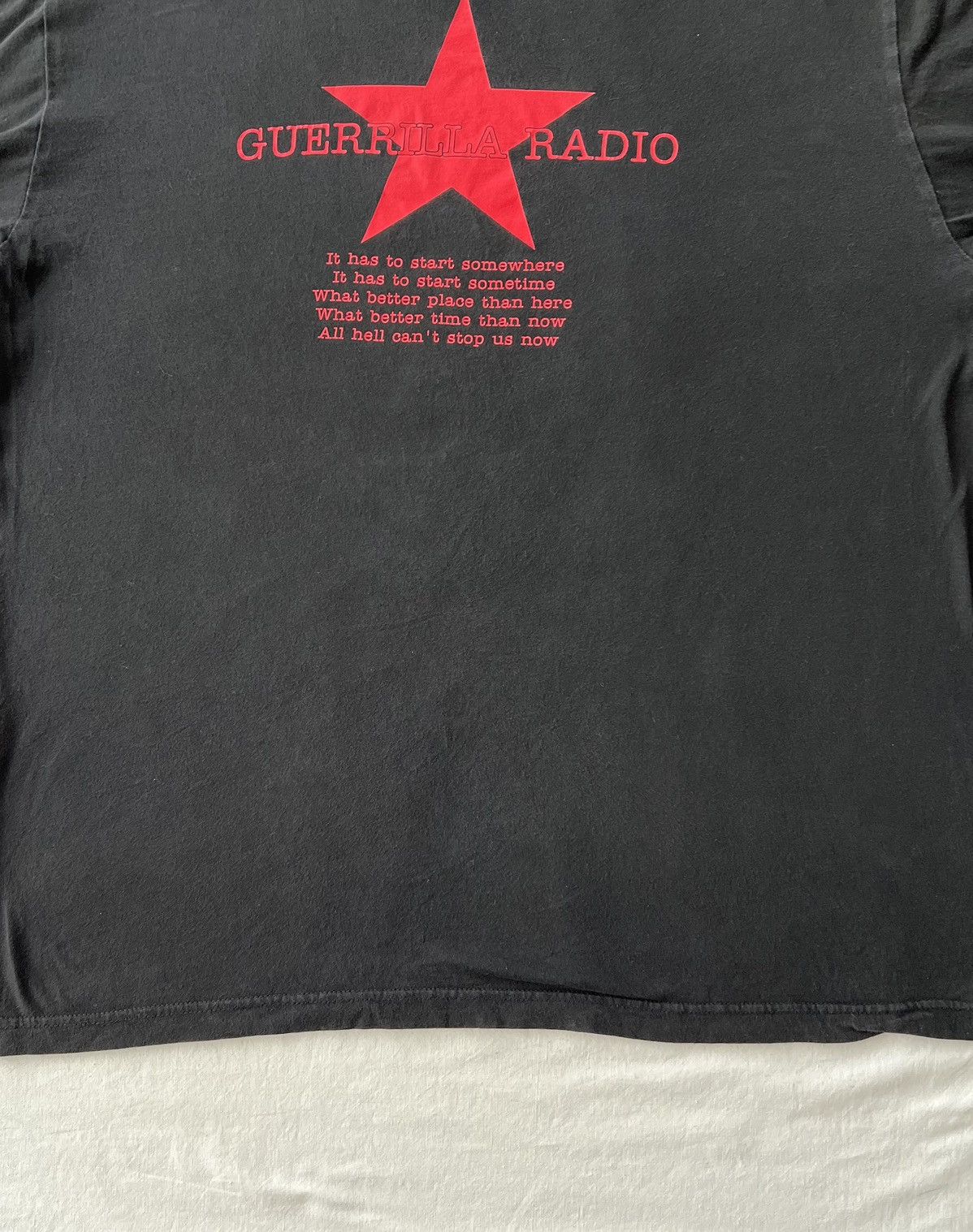 Band Tees Vintage 90s Rage Against the Machine Guerrilla Radio T-shirt Size US XL / EU 56 / 4 - 14 Thumbnail