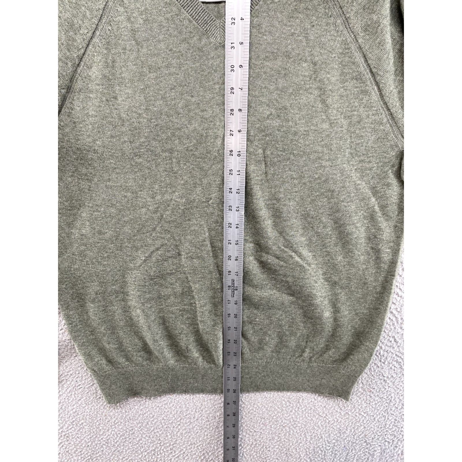 Banana Republic Banana Republic Mens Green V Neck Cotton Knit Sweater in Size Large Shirt Adult Large Green Pullover Casual Mens Size US L / EU 52-54 / 3 - 6 Thumbnail