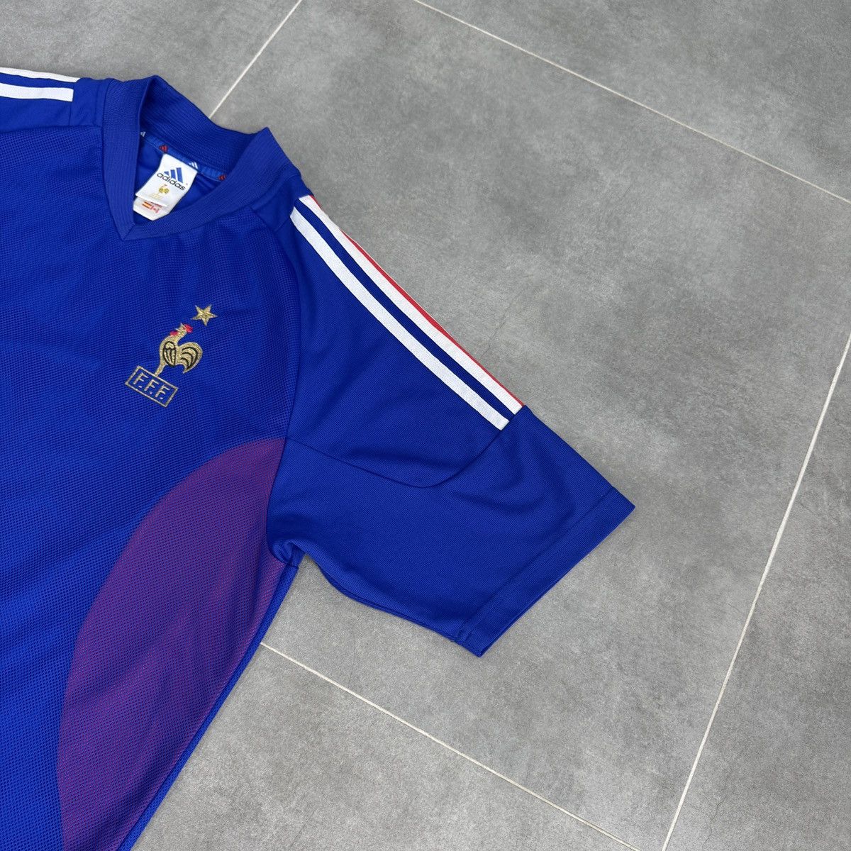 Vintage Vintage Adidas France National 2002/2004 Home Soccer Jersey Size US M / EU 48-50 / 2 - 6 Thumbnail