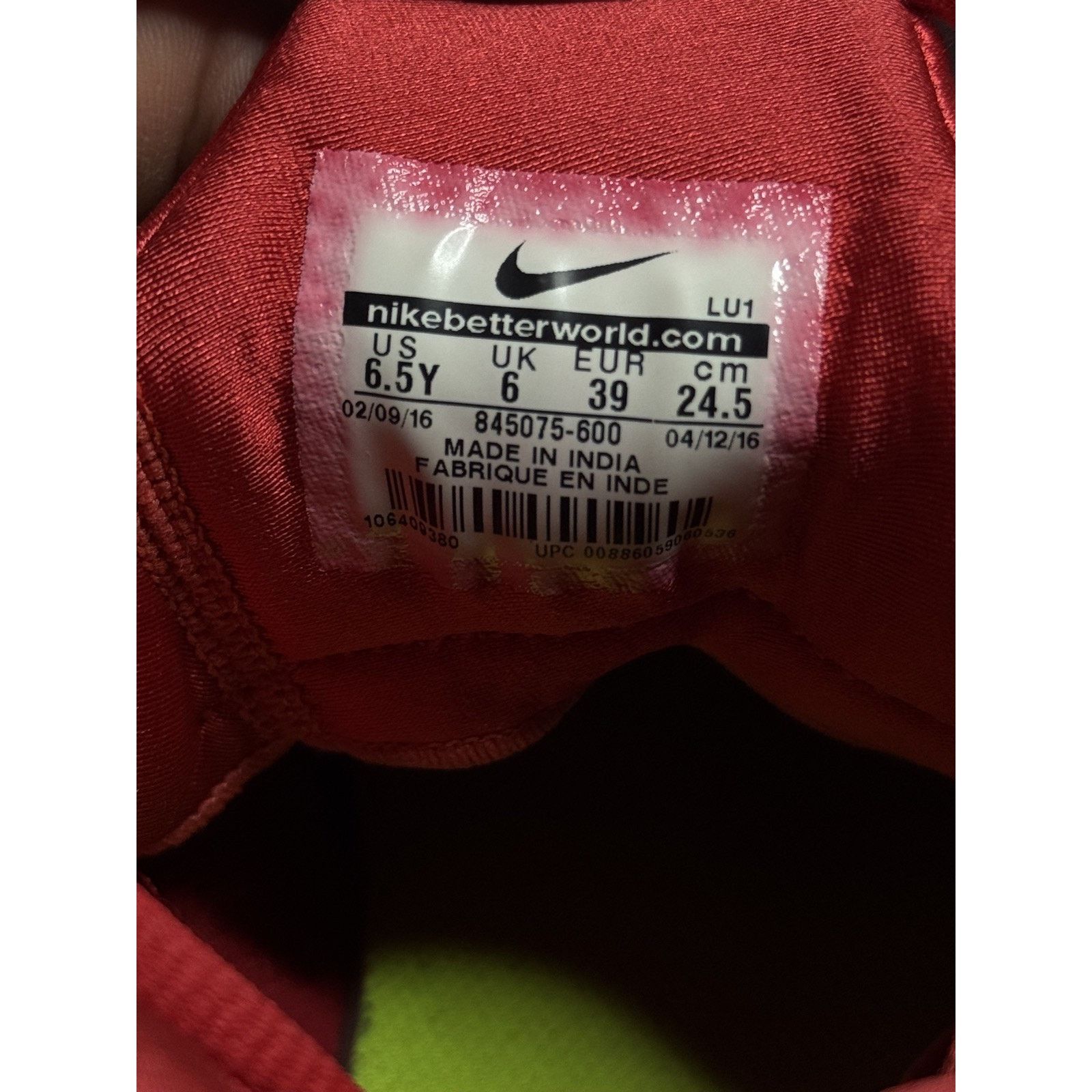 Nike Nike Kwazi Triple GS Red Mid Top JUNIOR Sneaker Size 6.5 Size US 6.5 / EU 39-40 - 6 Thumbnail
