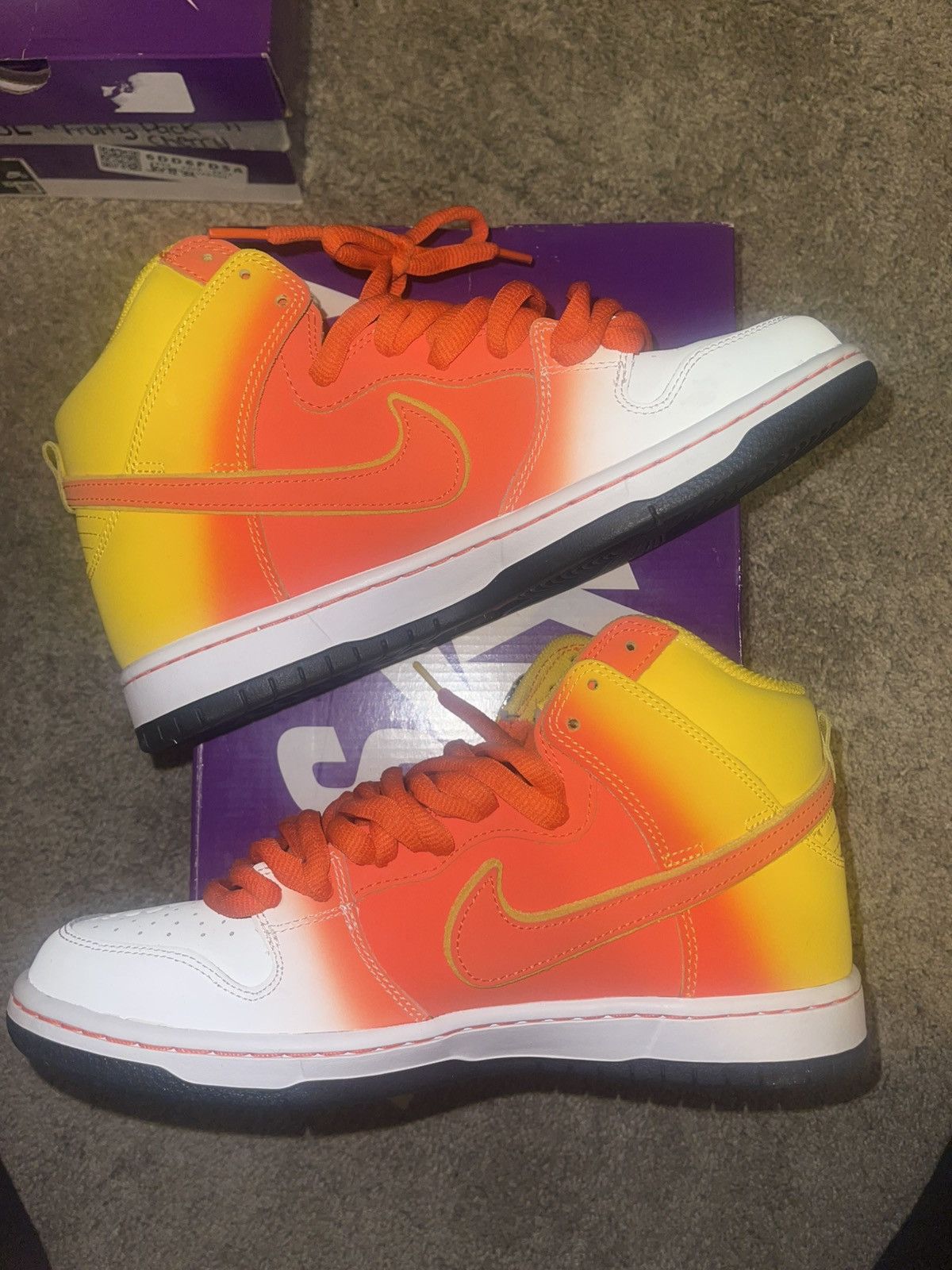 Nike Nike SB Dunk High Sweet Tooth Candy Corn Size US 9.5 / EU 42-43 - 3 Thumbnail