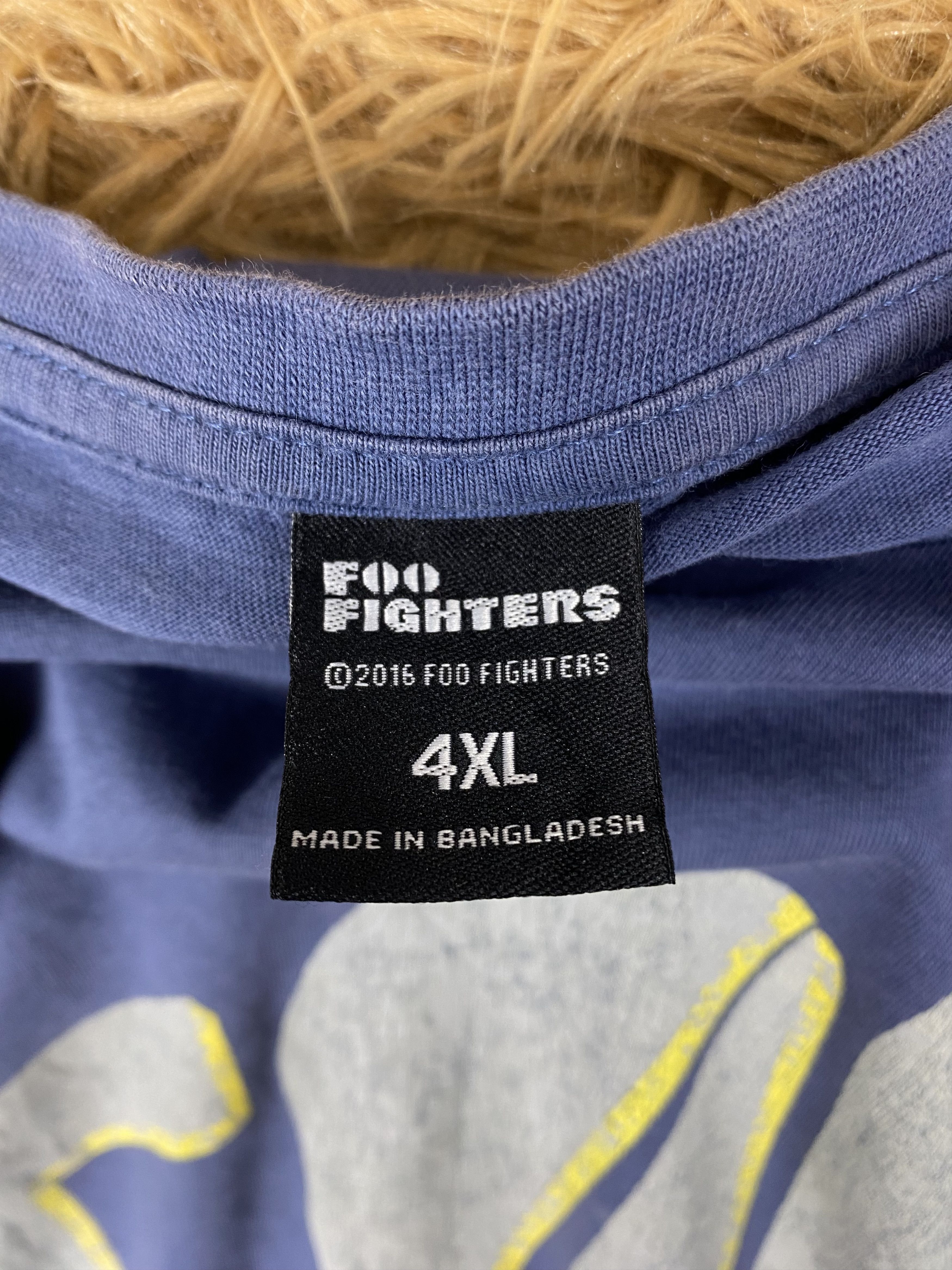 Band Tees Vintage Foo Fighters Shorts Sleeve T-Shirts PT0096 Size US XXL / EU 58 / 5 - 6 Thumbnail