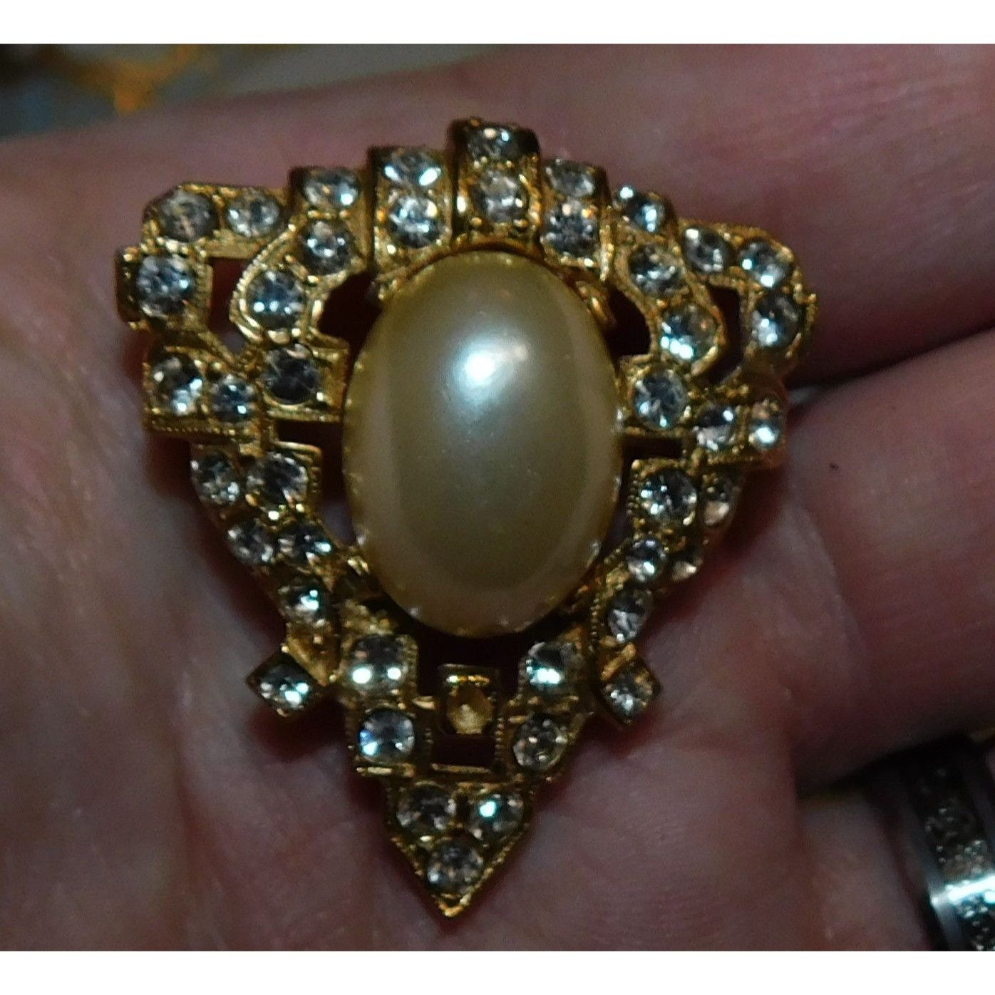 Other Vintage Victorian Style Gold Tone Faux Pearl Brooch Size ONE SIZE - 4 Thumbnail