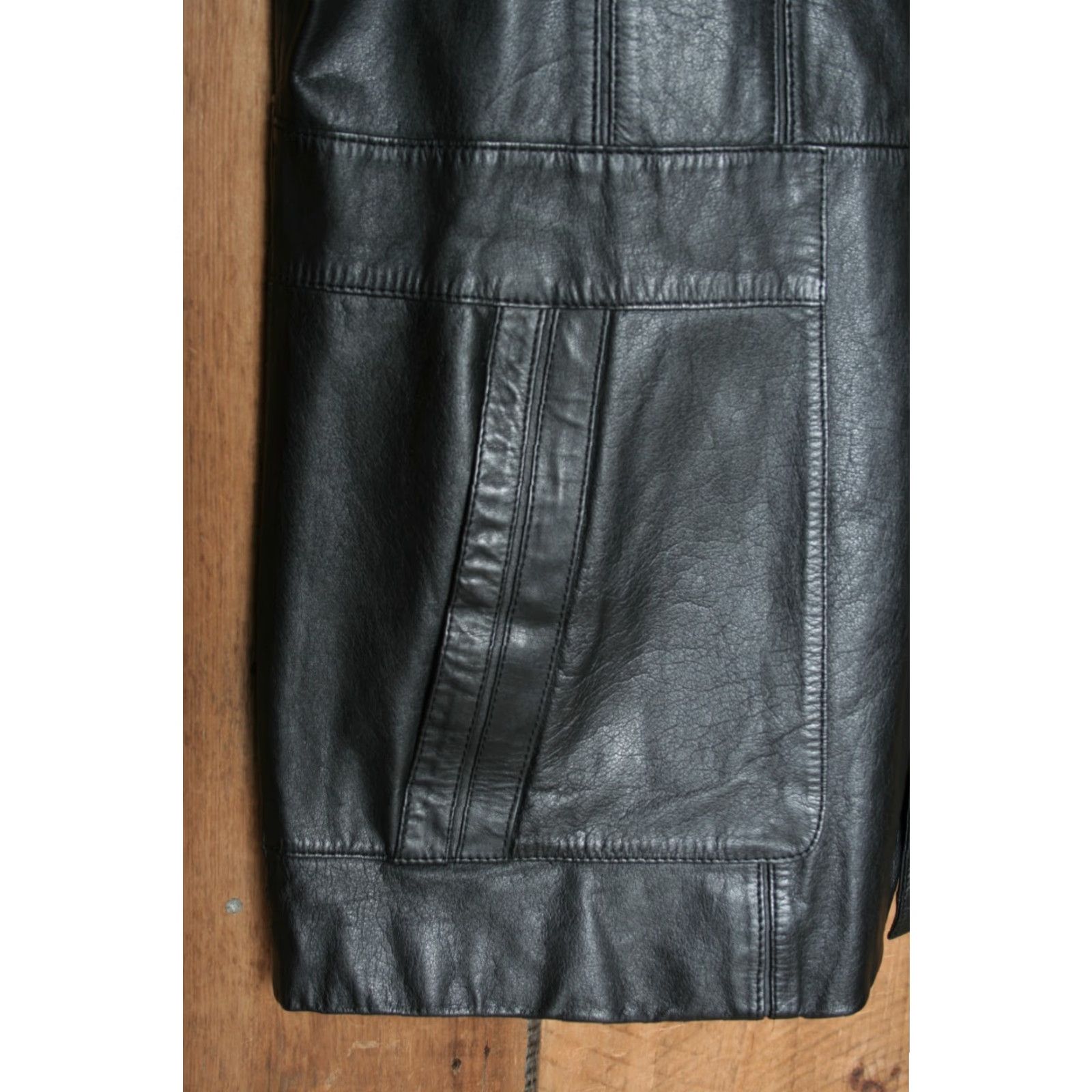 Vintage VINTAGE Raffaelo Leather 3-Button Jacket Car Coat Men Sz. 44 Black Gold Collection by Raffaelo Mens Jacket Size US S / EU 44-46 / 1 - 6 Thumbnail