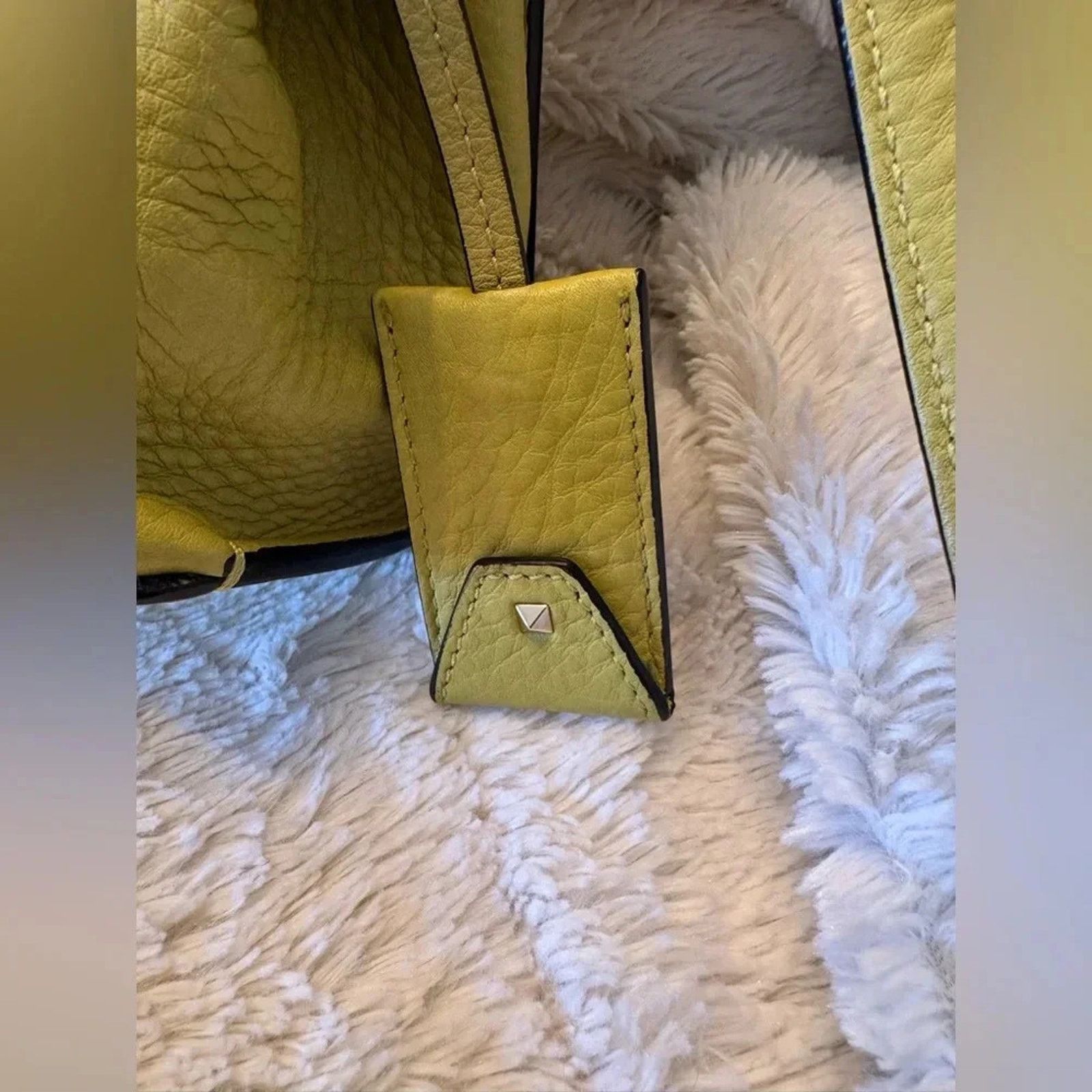 Valentino EUC Valentino Garavani Pebbled Leather 2-way bag in Green Size ONE SIZE - 5 Thumbnail