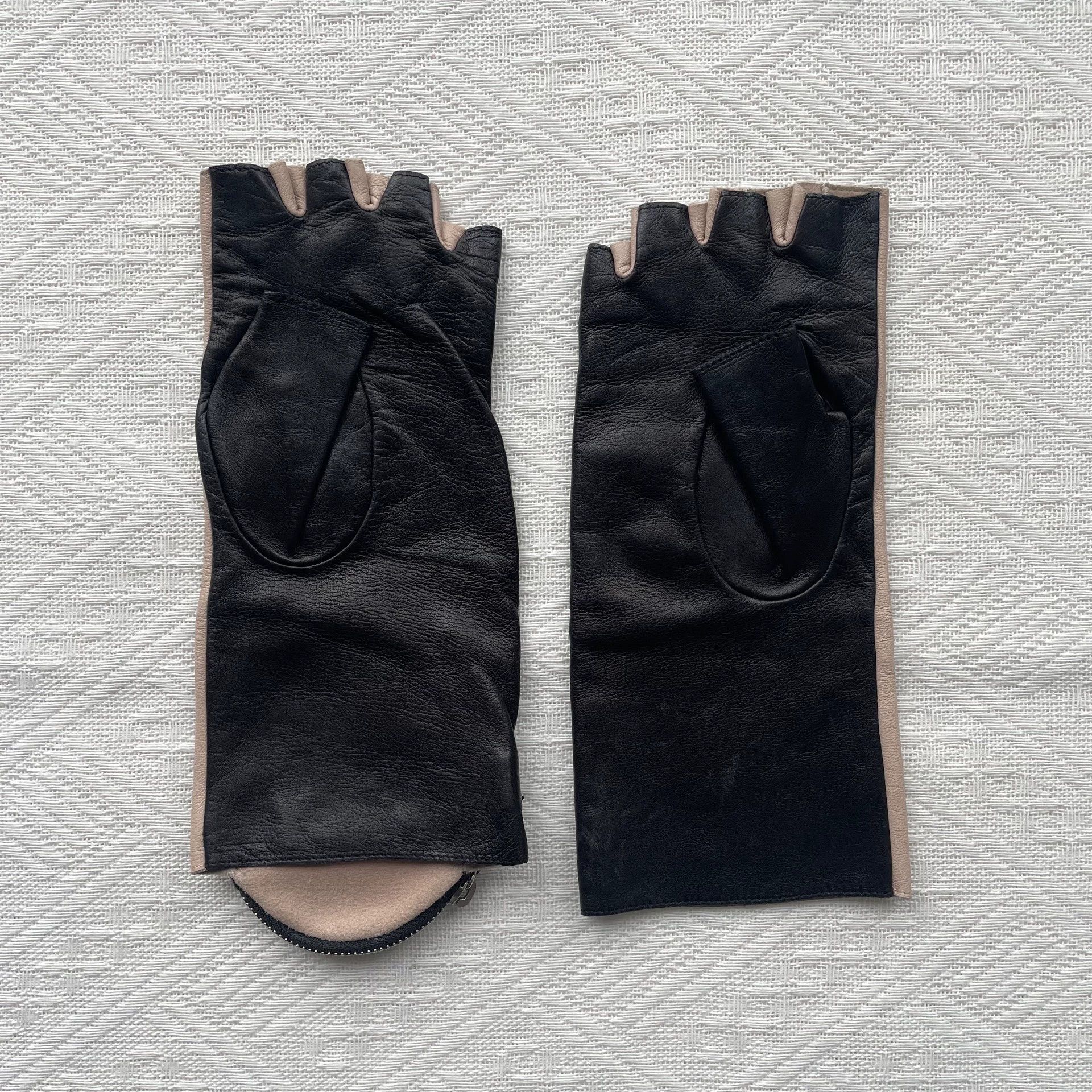 Chanel CHANEL Women's Fingerless Golf Glove 98 New B&W 8 Size ONE SIZE - 2 Thumbnail