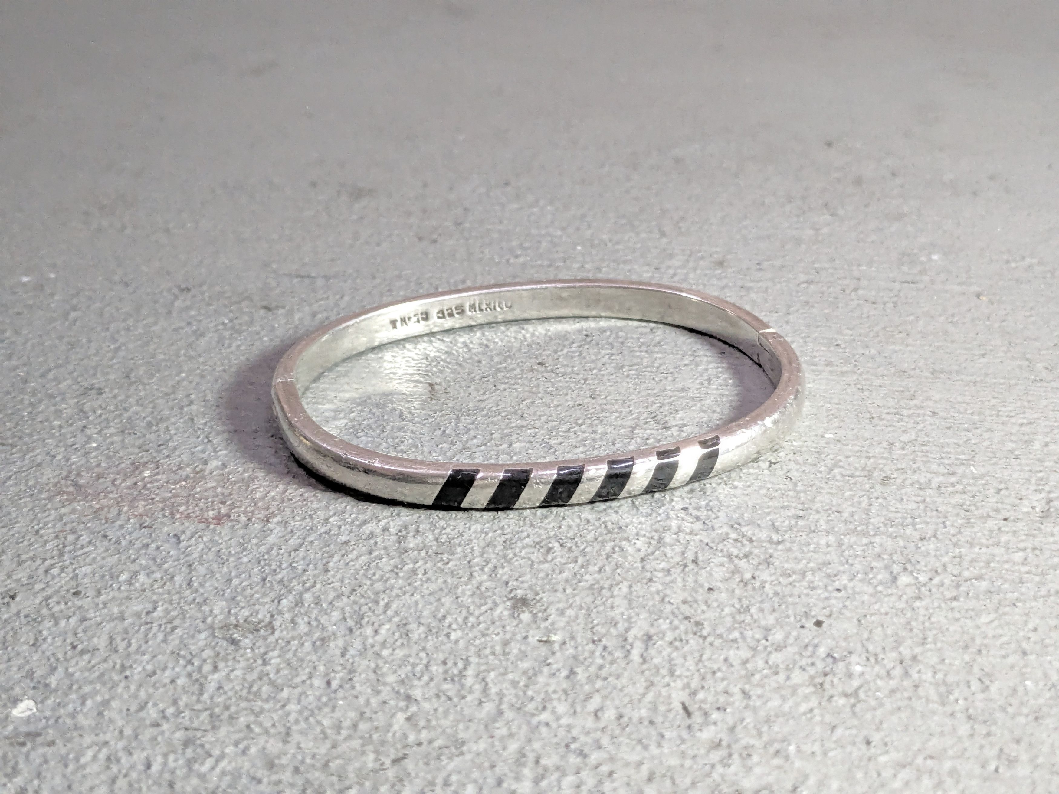 Jewelry Vintage Sterling Silver Bracelet Black Onyx Inlay Taxco Size ONE SIZE - 1 Thumbnail