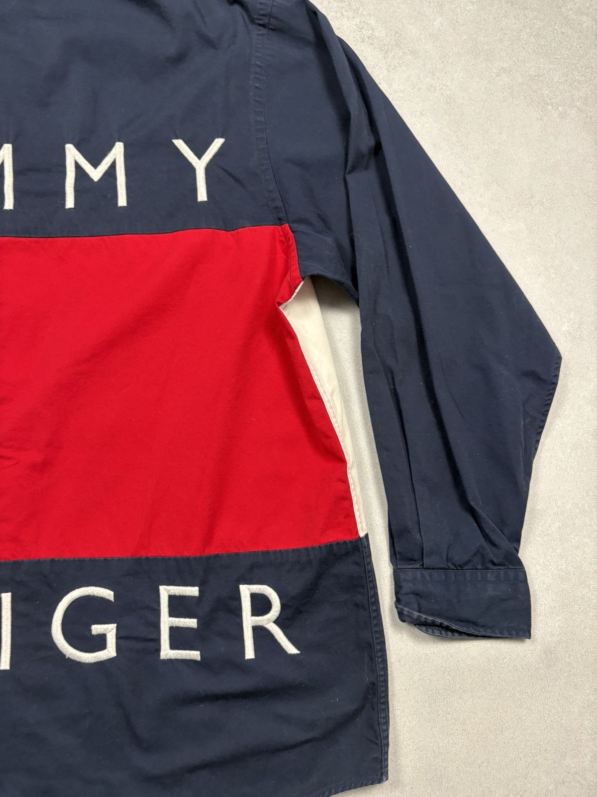 Tommy Hilfiger Vintage Tommy Hilfiger Big Flag Block 90s Shirt Saipan M Y2K Size US M / EU 48-50 / 2 - 4 Thumbnail