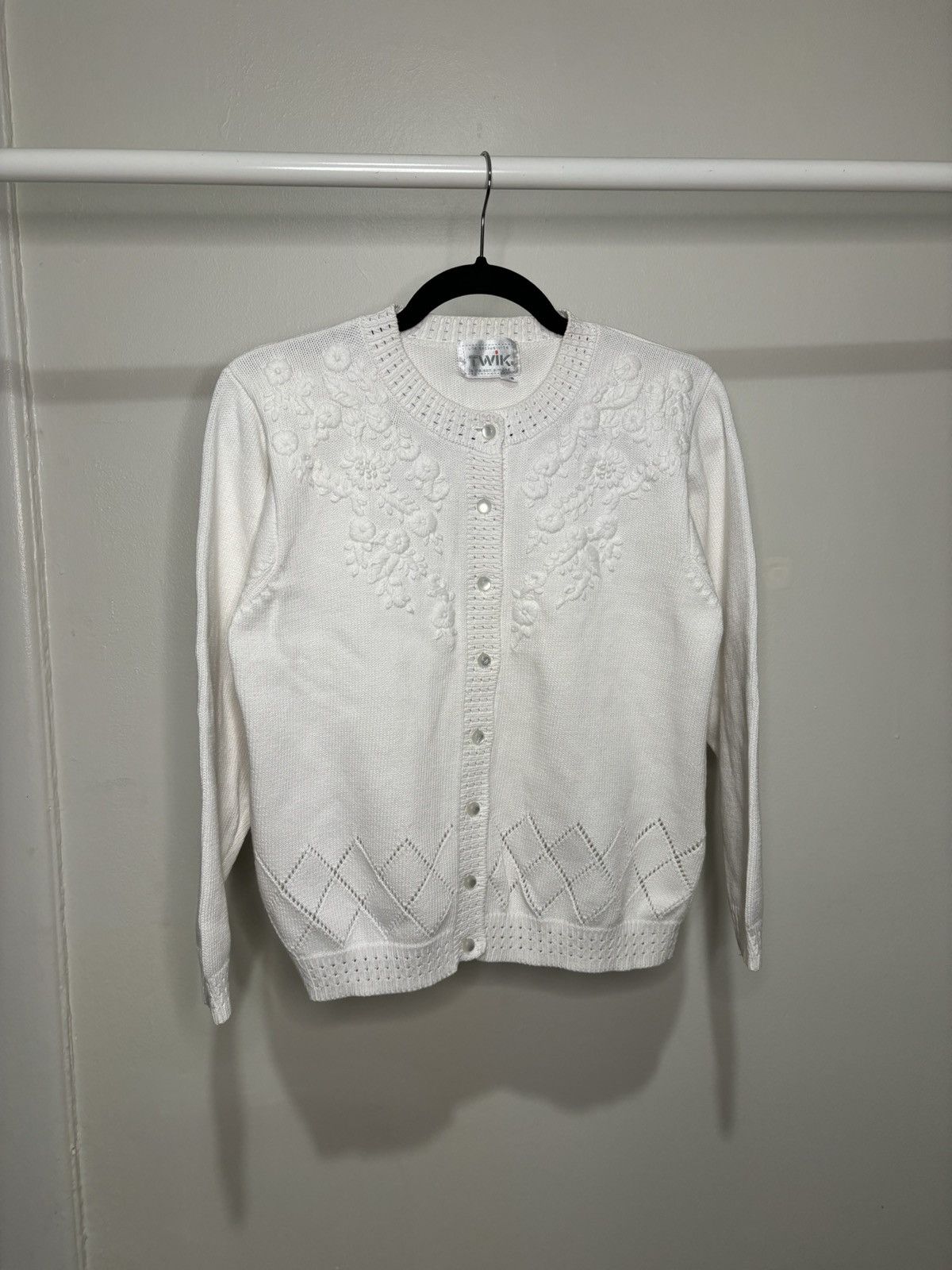 Vintage Vintage 1990s White Boxy Knit Cardigan Sweater Size S / US 4 / IT 40 - 1 Thumbnail