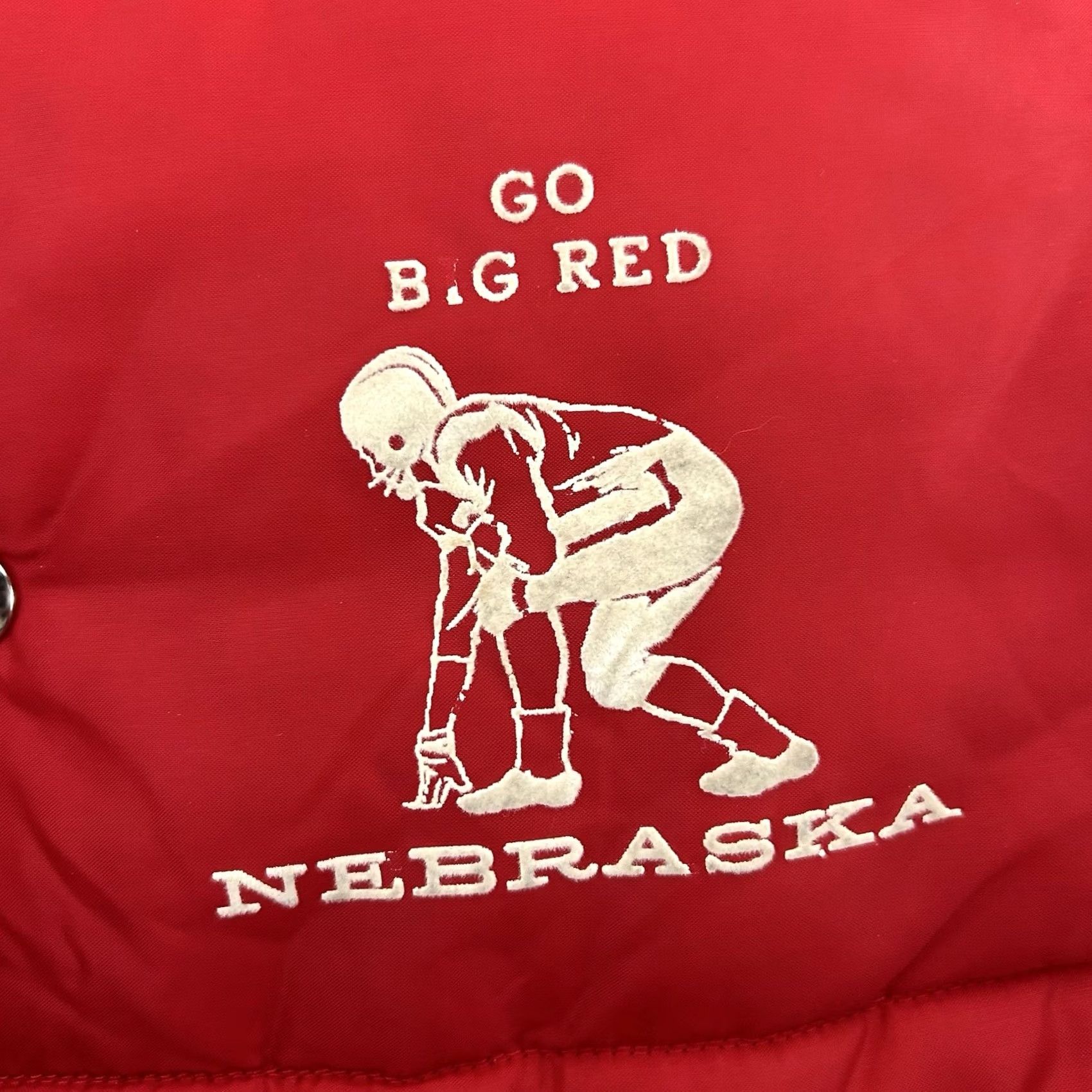 Vintage VTG 80s Nebraska Cornhuskers Artex Puffer Vest Mens Small Snap Button Red Nylon Vest Size US S / EU 44-46 / 1 - 4 Thumbnail