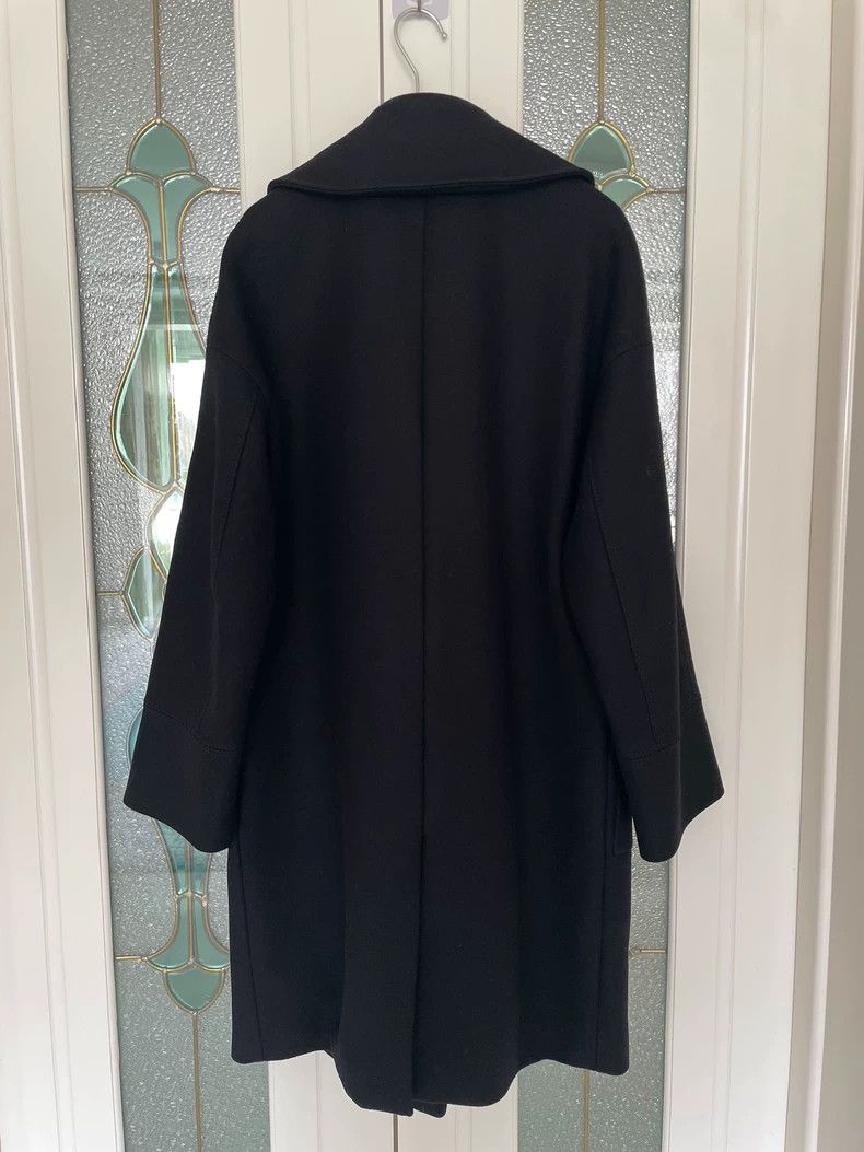 Versace Versace A glossy cocoon-shaped coat Size M / US 6-8 / IT 42-44 - 2 Thumbnail