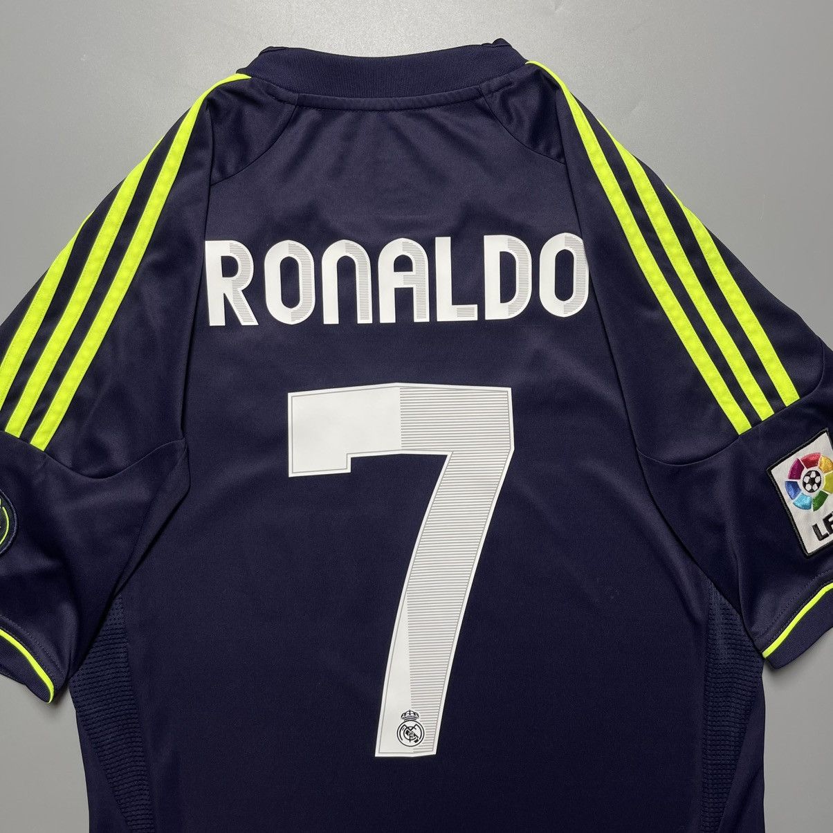 Adidas REAL MADRID 2012/2013 FOOTBALL AWAY JERSEY #7 RONALDO Size US S / EU 44-46 / 1 - 9 Thumbnail