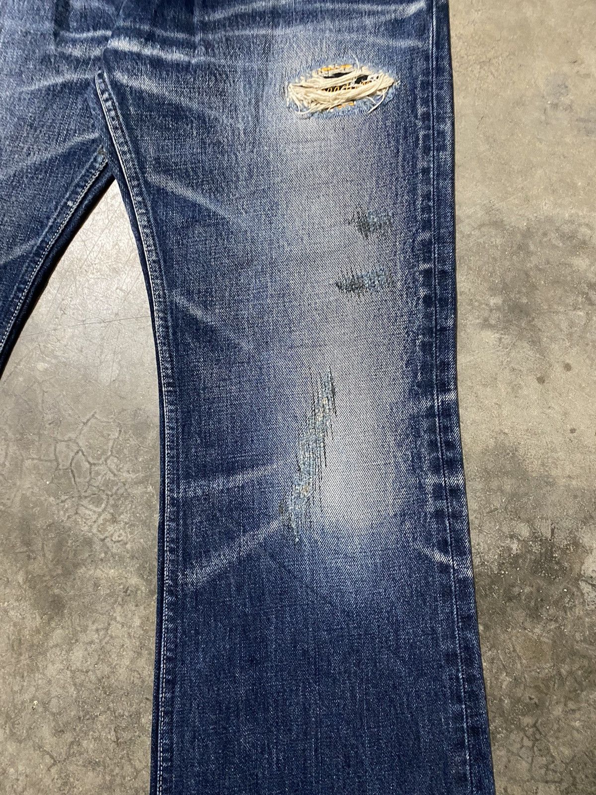 Le Grande Bleu (L.G.B.) × Roar × roarguns Flare Jeans Japanese Roargun Distressed Size US 32 / EU 48 - 15 Thumbnail