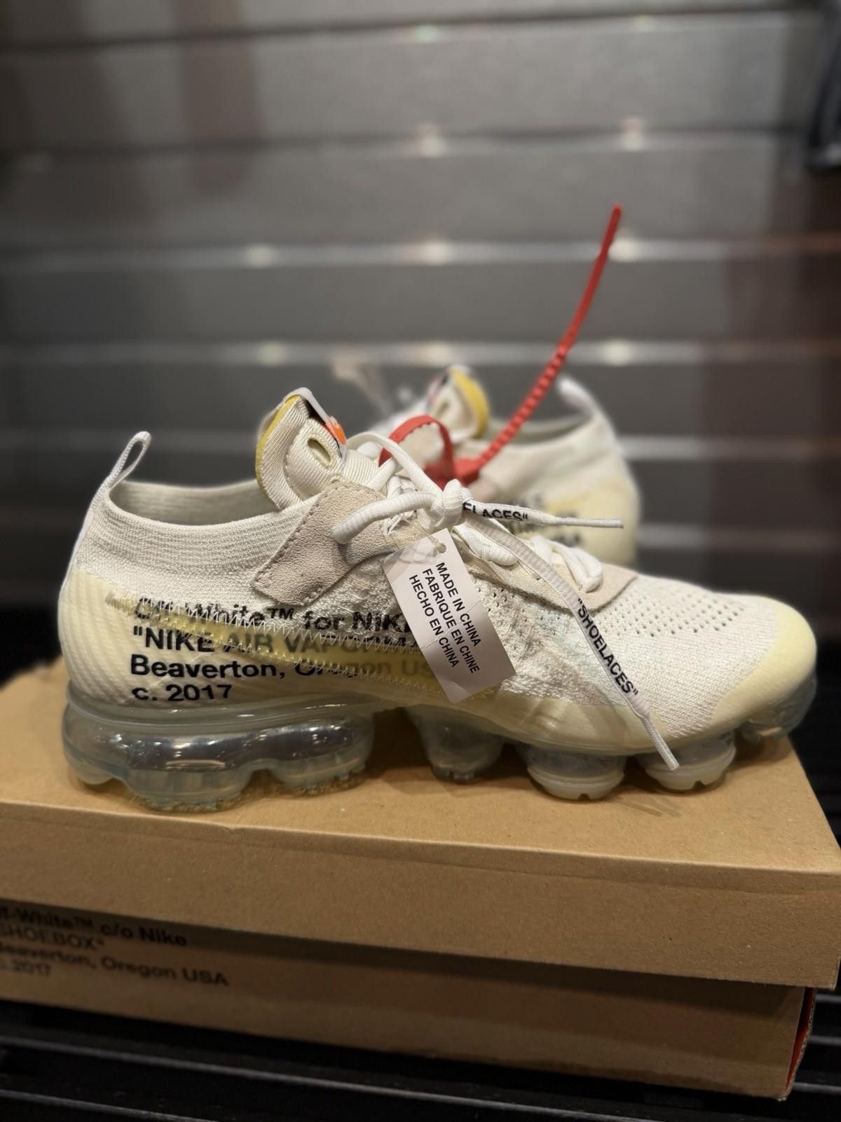 Nike 2018 Nike Off-White x Air VaporMax Style AA3831-100 Size 9M Size US 9 / EU 42 - 10 Thumbnail