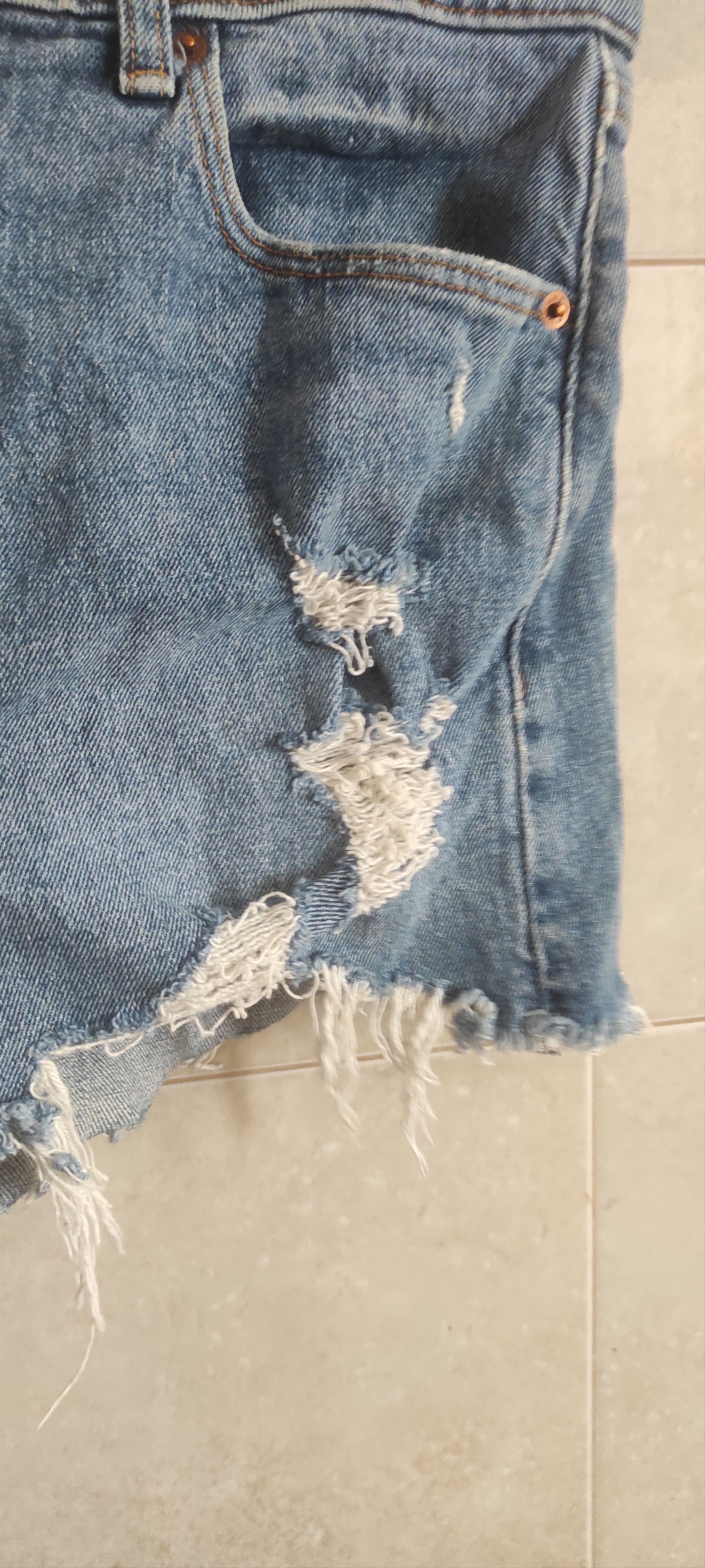 Abercrombie & Fitch Abercrombie & Fitch The Mom Shorts Mid Rise Distressed Sz 28 Size 28" / US 6 / IT 42 - 6 Thumbnail