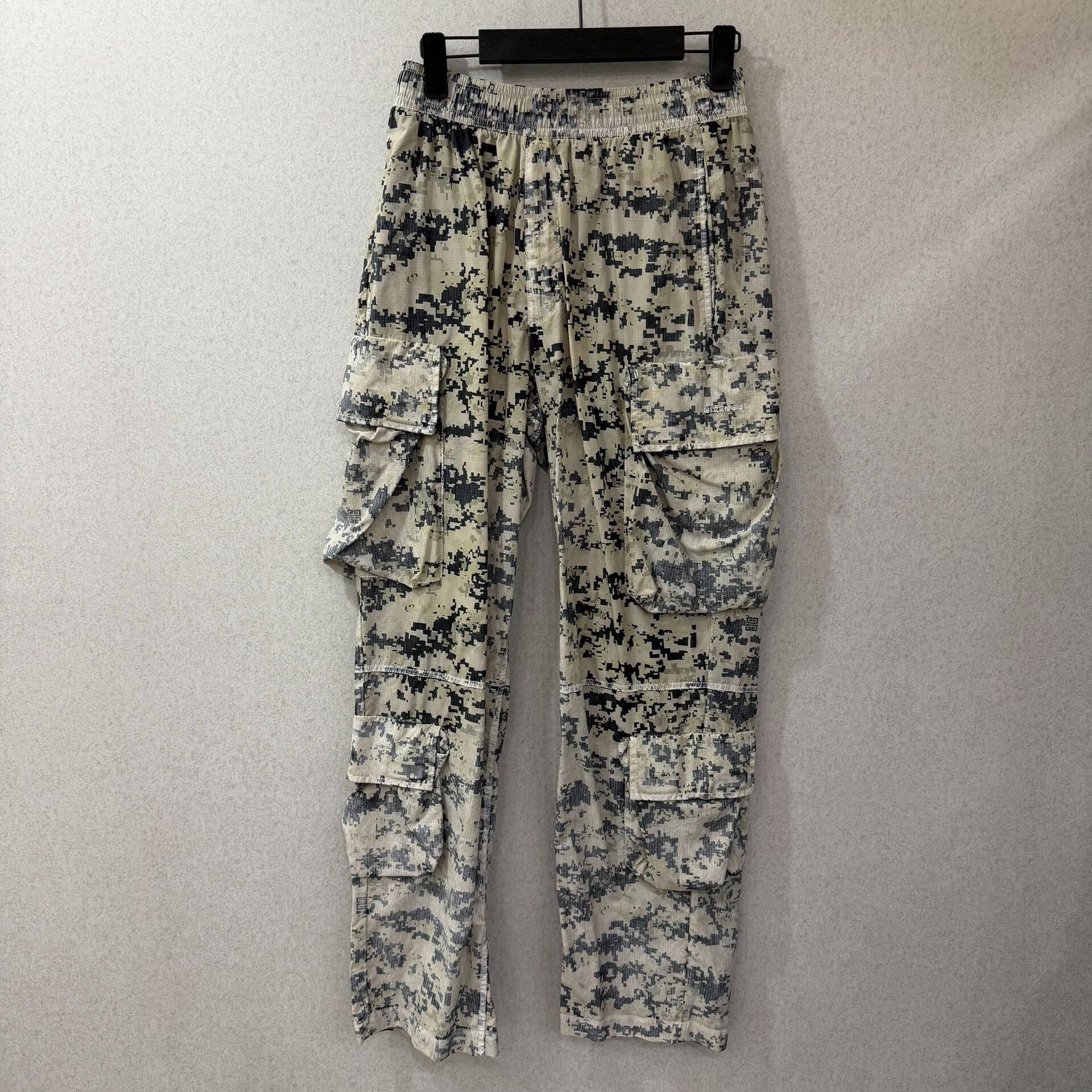 Givenchy Givenchy Camo Casual Pants 34 Men Size US 34 / EU 50 - 1 Thumbnail