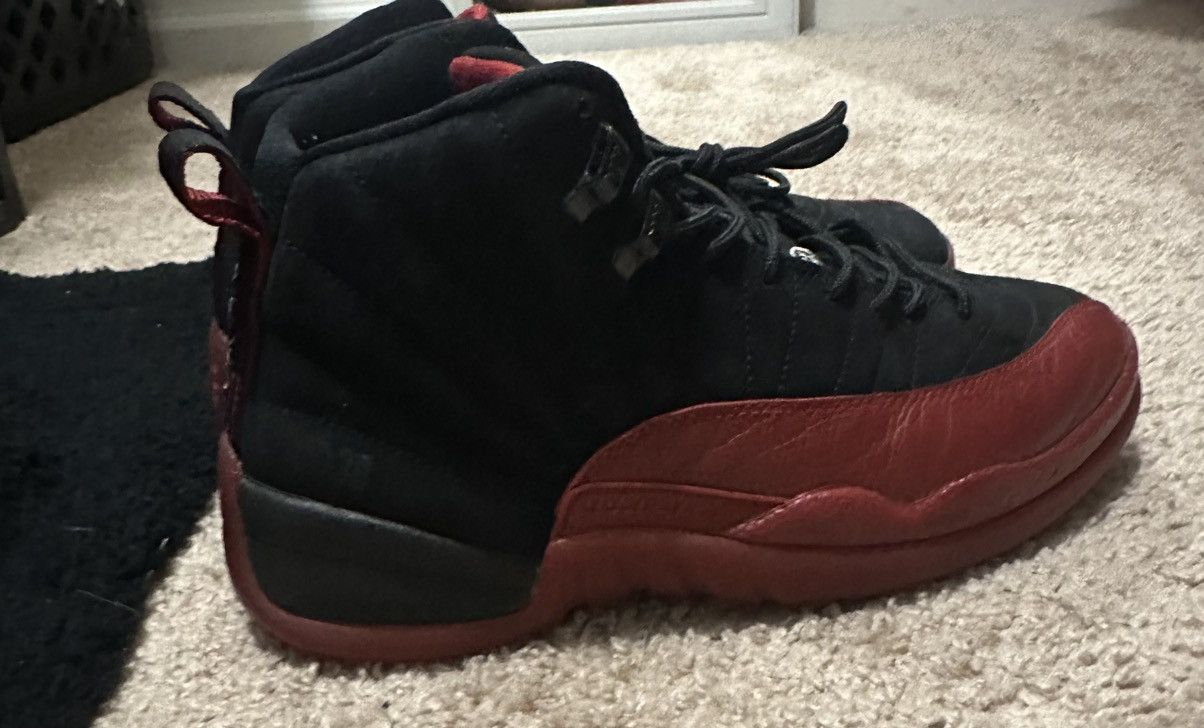 Jordan Brand 2009 Jordan 12 Flu Game Size US 9 / EU 42 - 7 Thumbnail