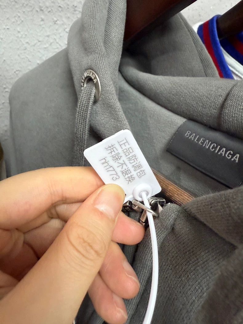 Balenciaga Balenciaga Cropped human being embroidered jacket Size US M / EU 48-50 / 2 - 8 Thumbnail