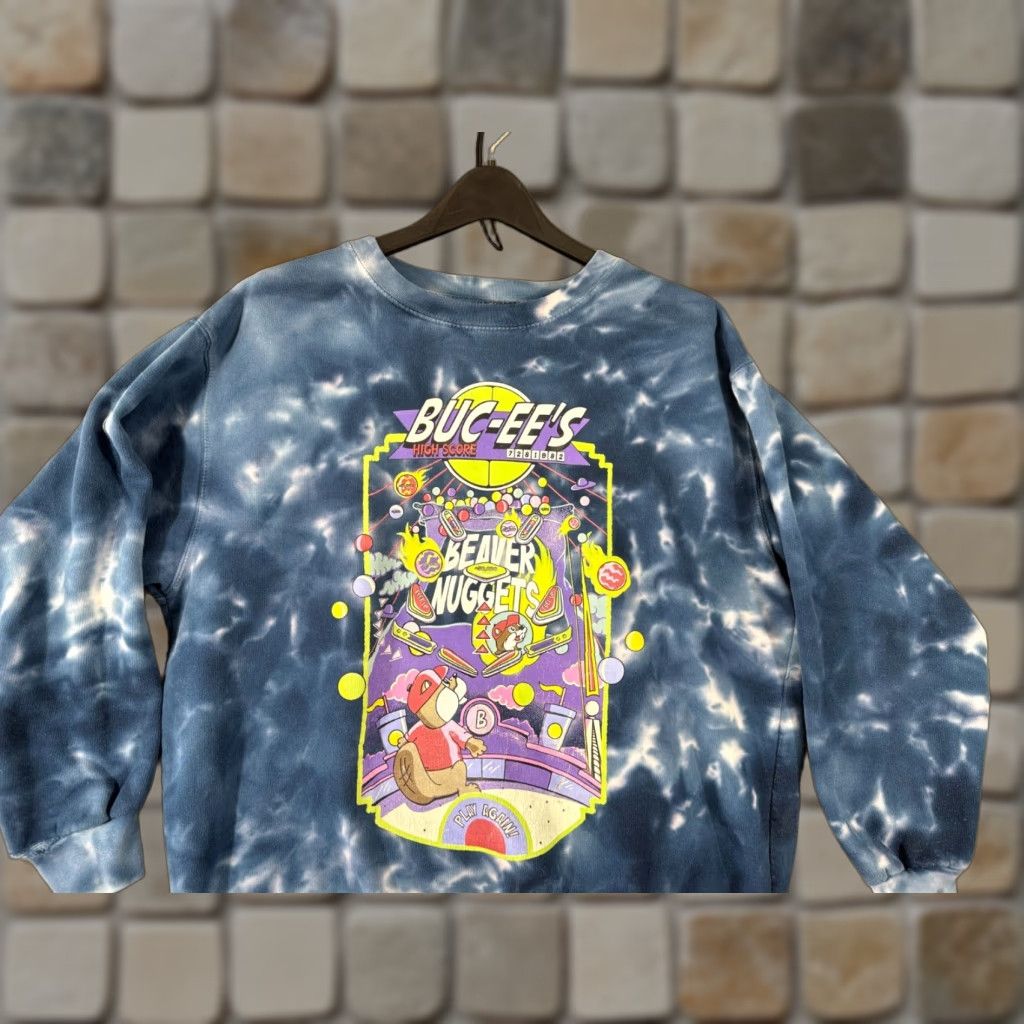 Vintage Buc-ee's Sweatshirt Womens L Blue Tie Dye Fleece Beaver Nuggets Graphic Crew Neck Pullover Size L / US 10 / IT 46 - 1 Thumbnail